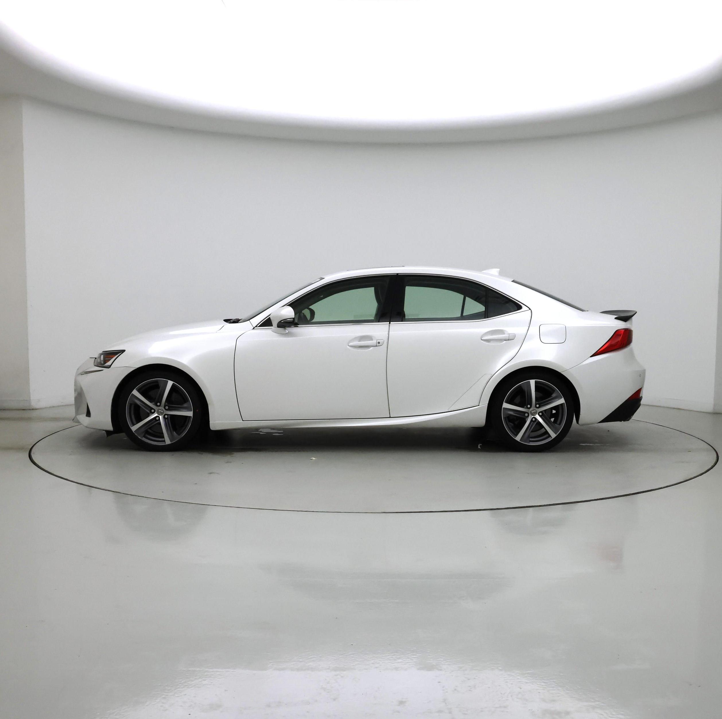 Thumbnail: 2018 Lexus IS - 3