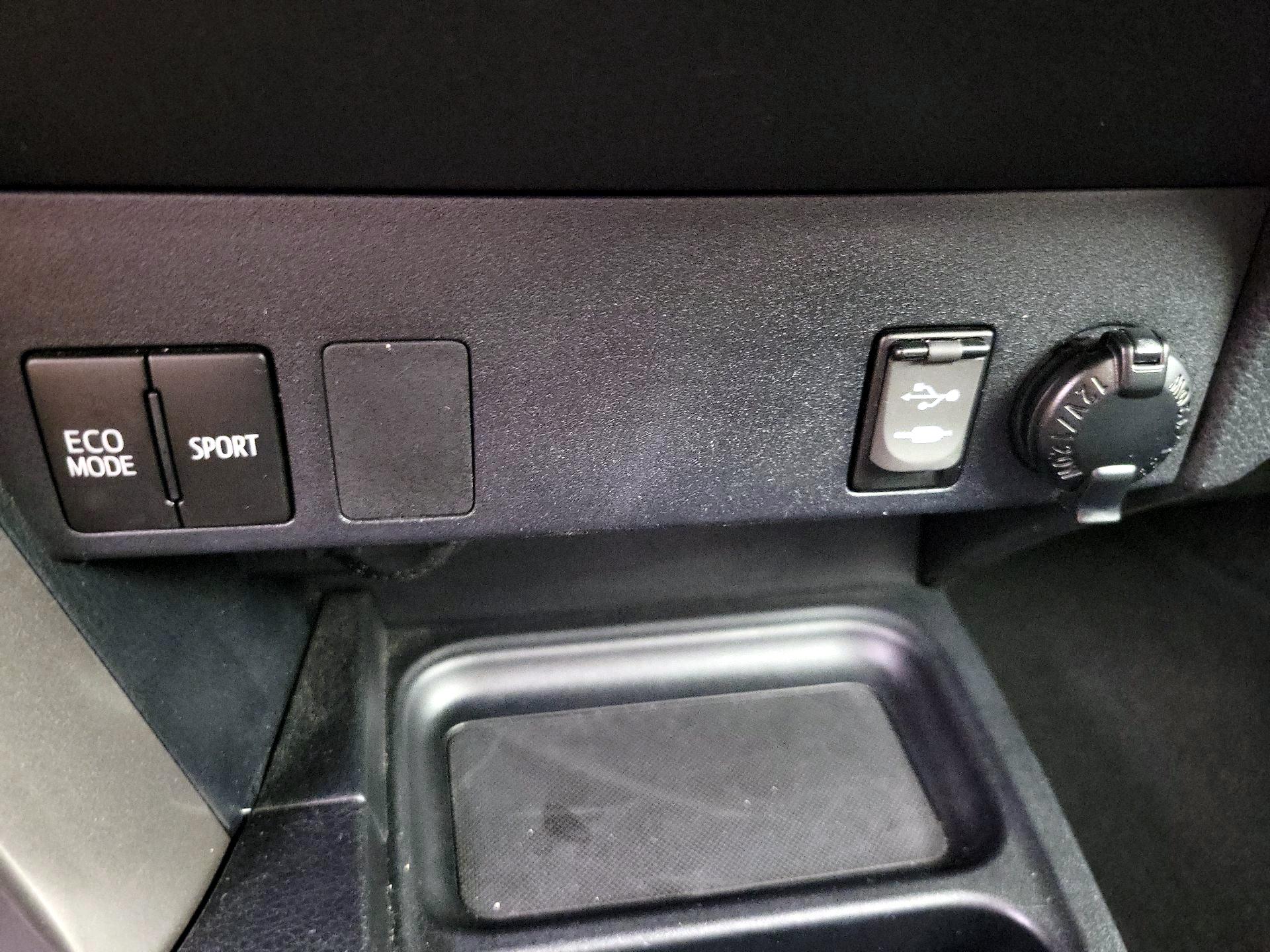 Thumbnail: 2018 Toyota RAV4 - 18