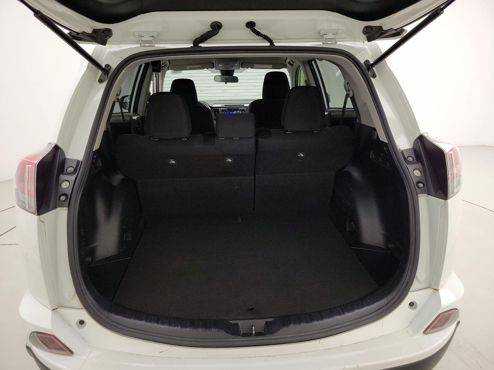 Thumbnail: 2018 Toyota RAV4 - 20