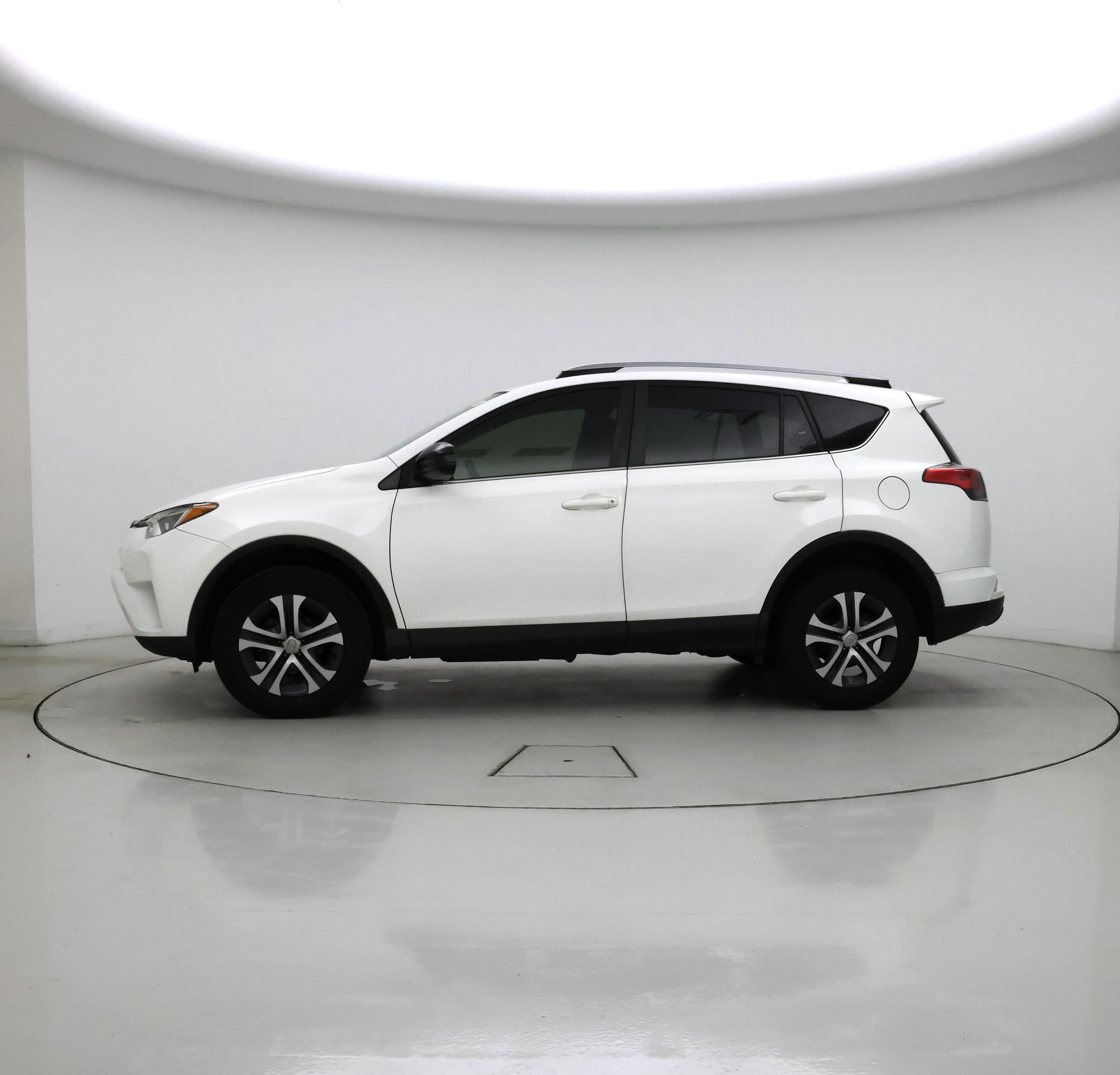 Thumbnail: 2018 Toyota RAV4 - 3