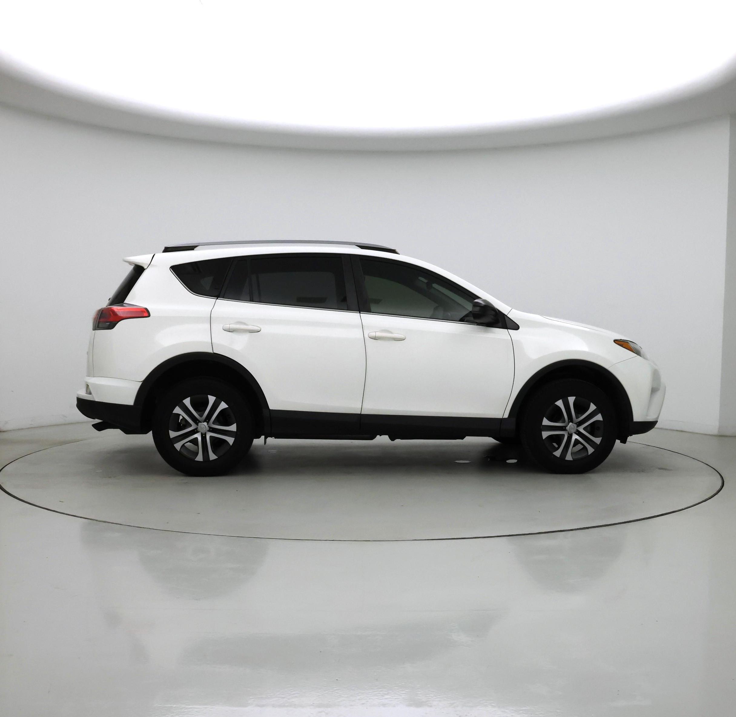 Thumbnail: 2018 Toyota RAV4 - 7