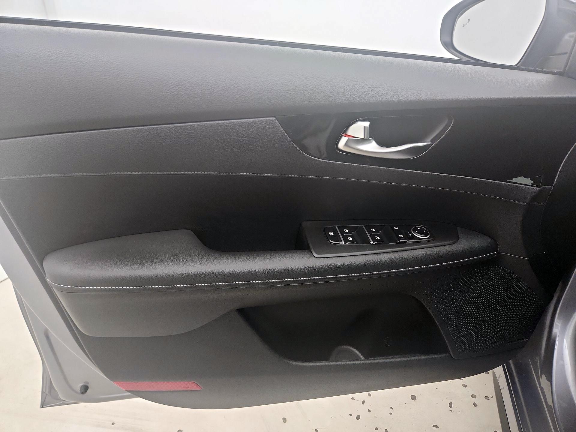 Thumbnail: 2023 Kia Forte - 12