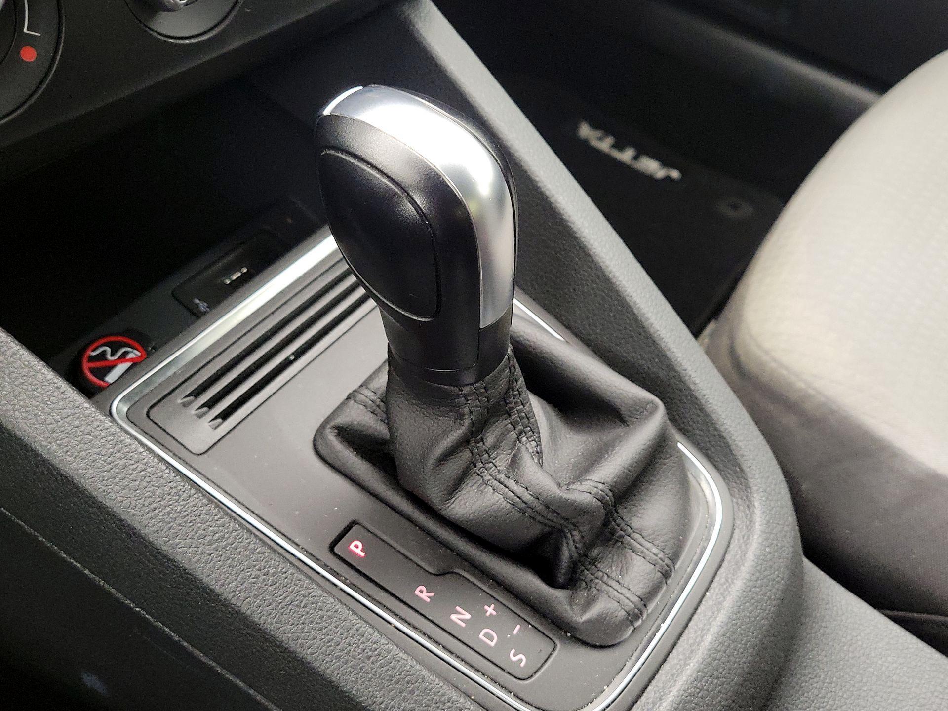 Thumbnail: 2017 Volkswagen Jetta - 17