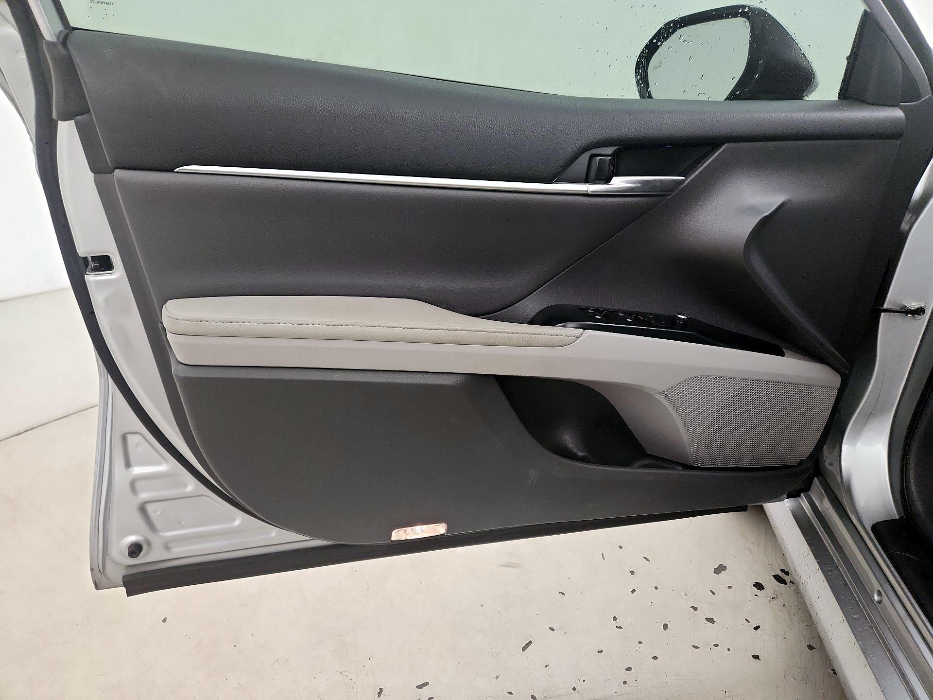 Thumbnail: 2020 Toyota Camry - 12