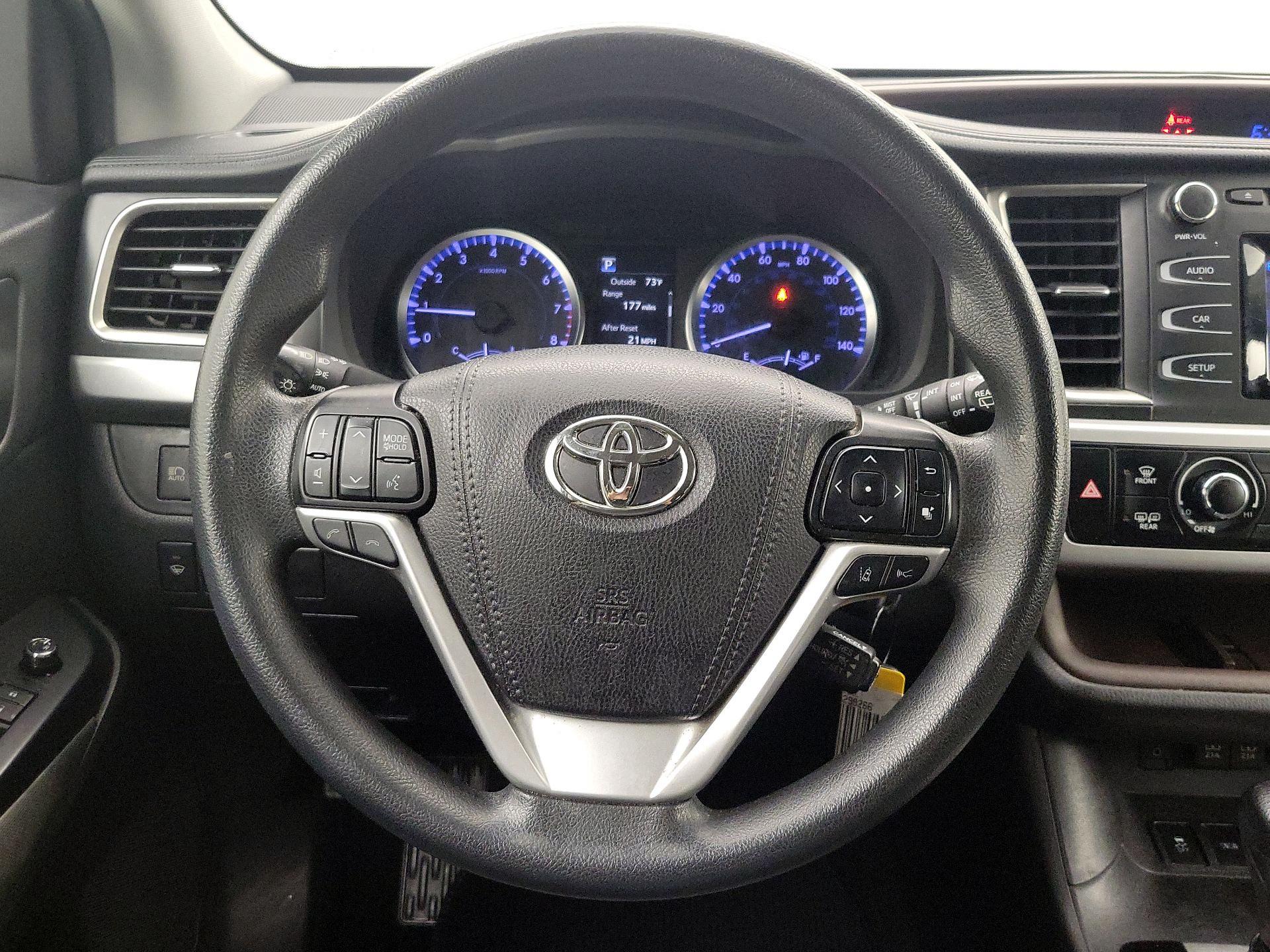 Thumbnail: 2019 Toyota Highlander - 10