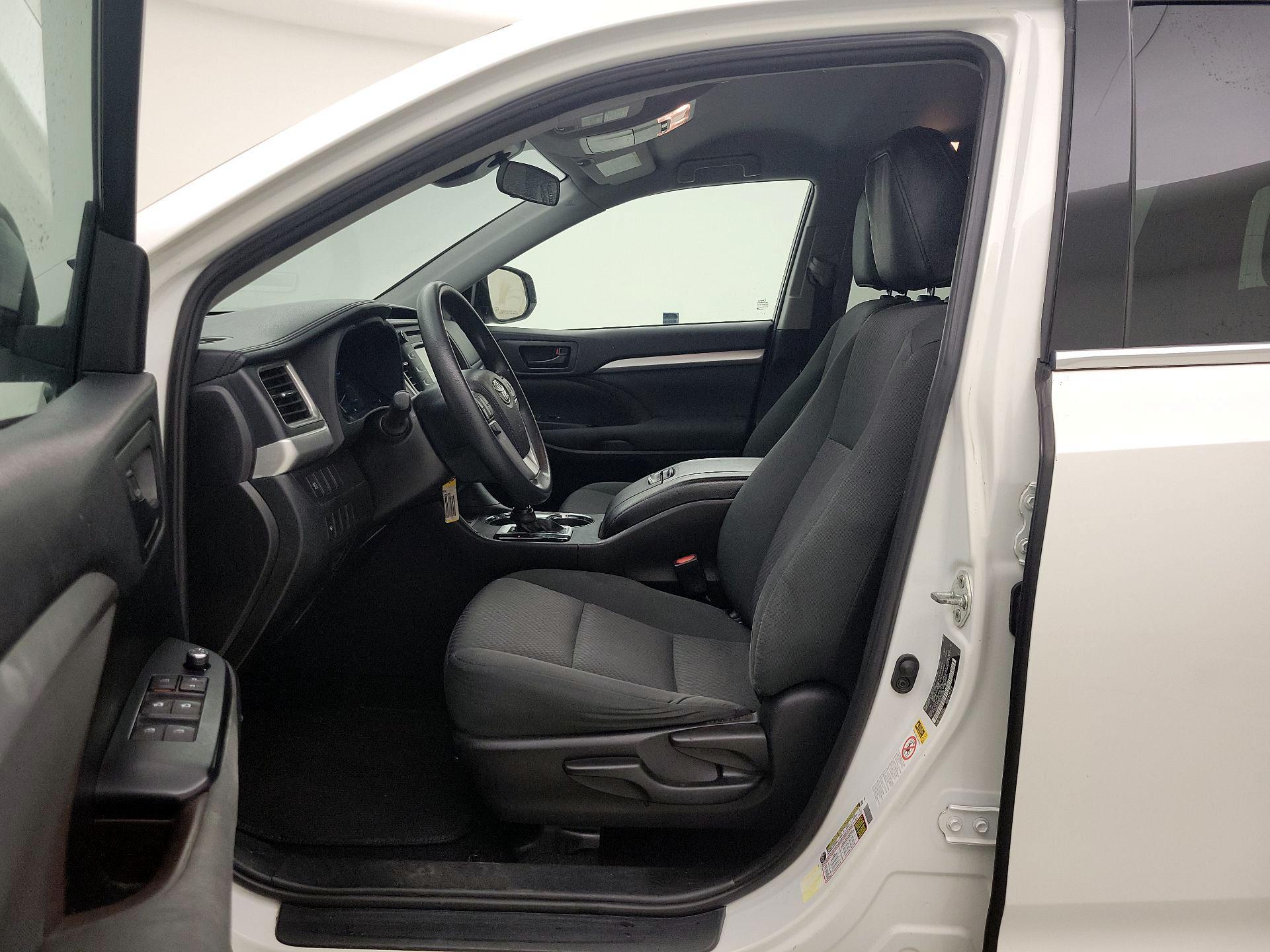 Thumbnail: 2019 Toyota Highlander - 11