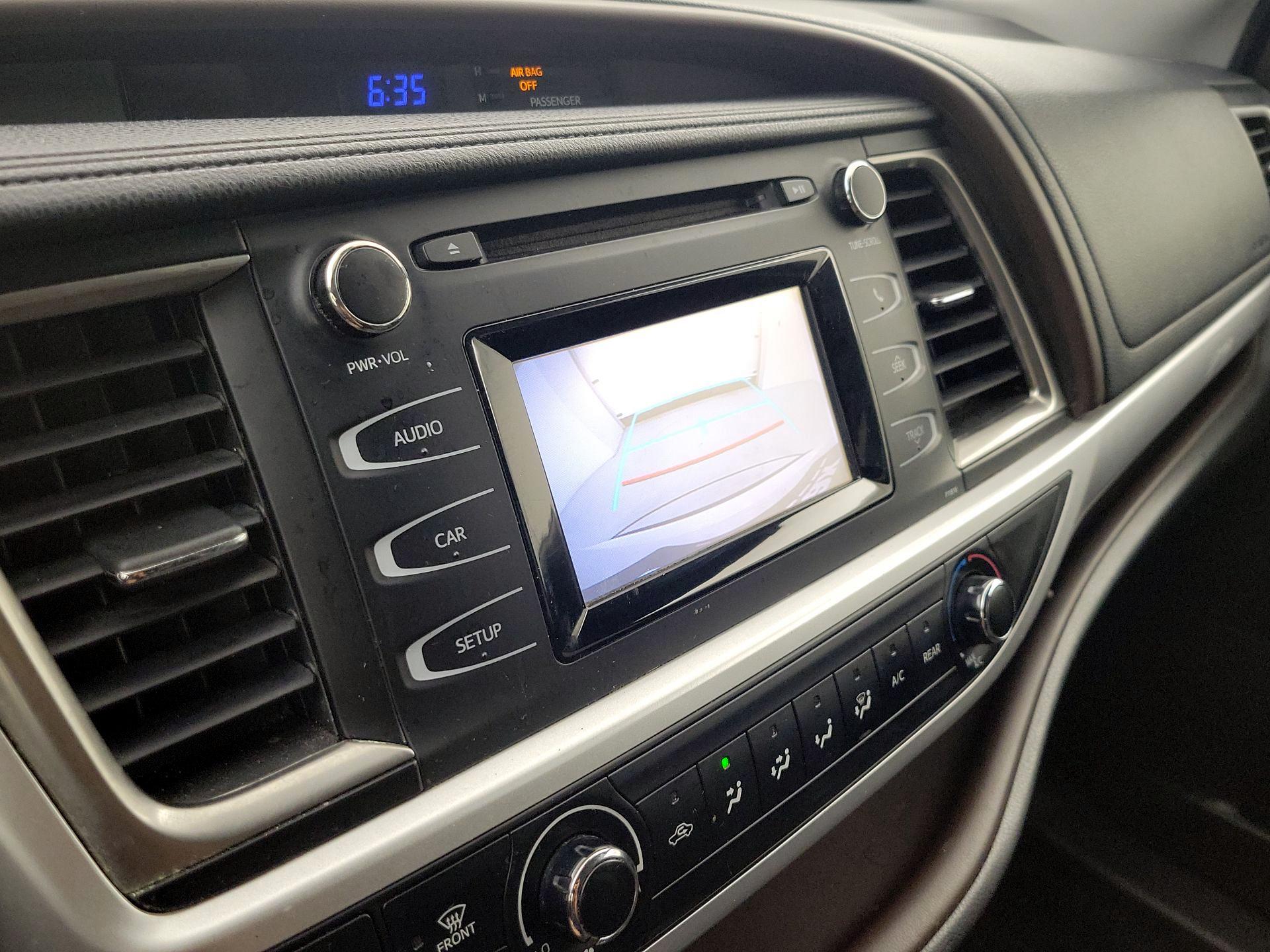 Thumbnail: 2019 Toyota Highlander - 14