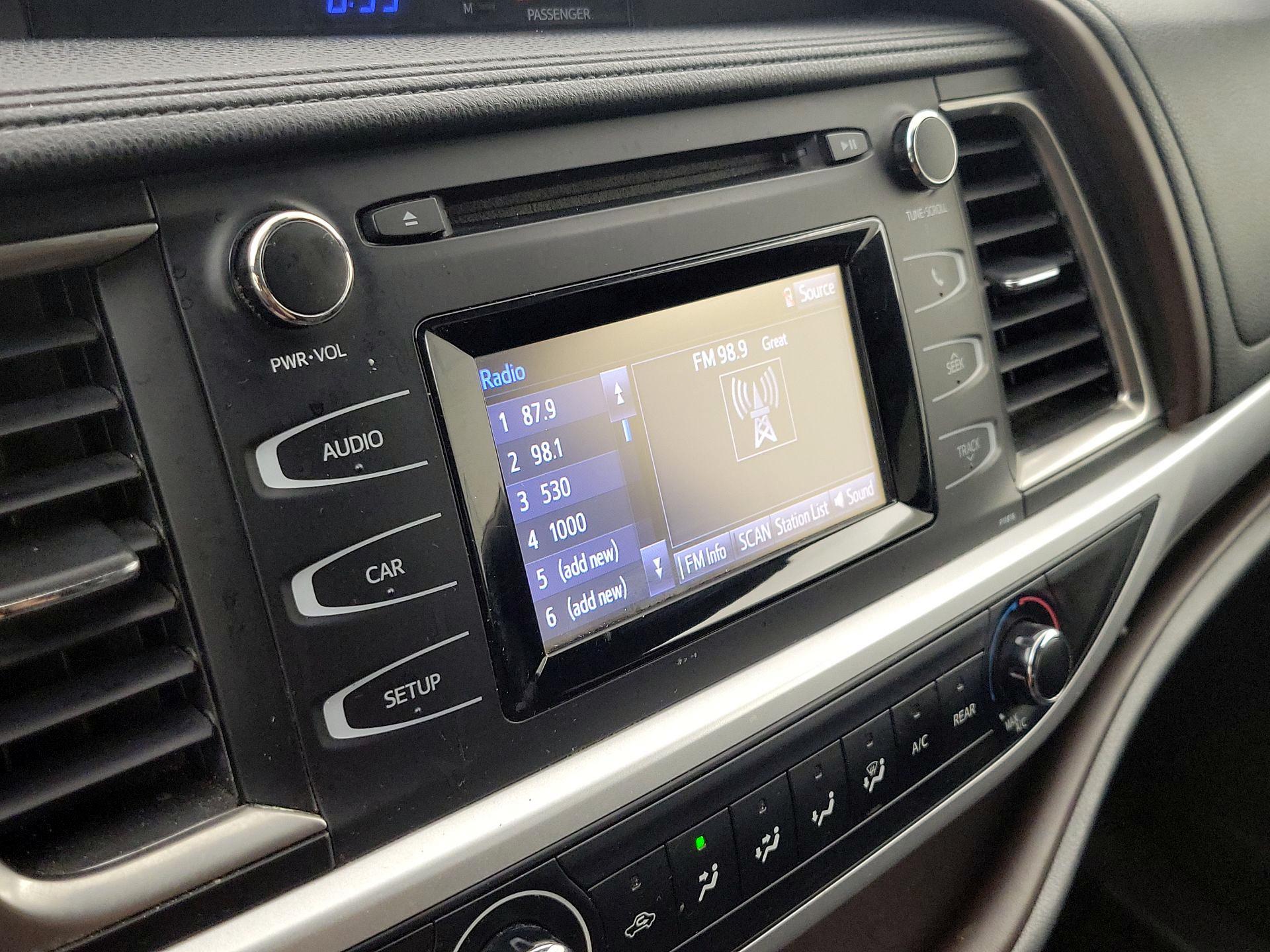 Thumbnail: 2019 Toyota Highlander - 15
