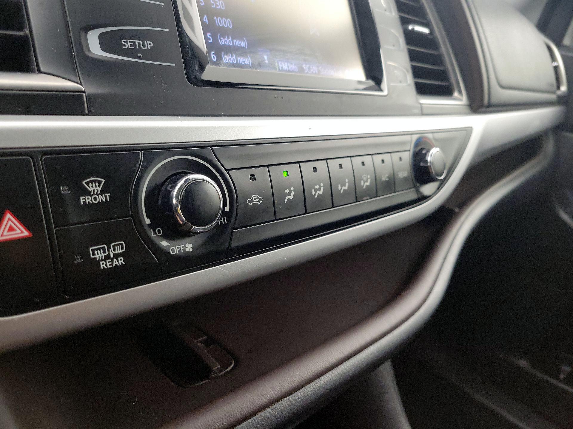 Thumbnail: 2019 Toyota Highlander - 16