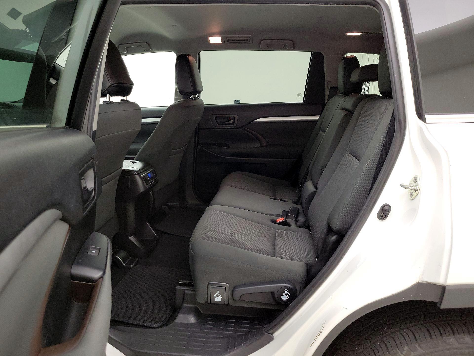 Thumbnail: 2019 Toyota Highlander - 19