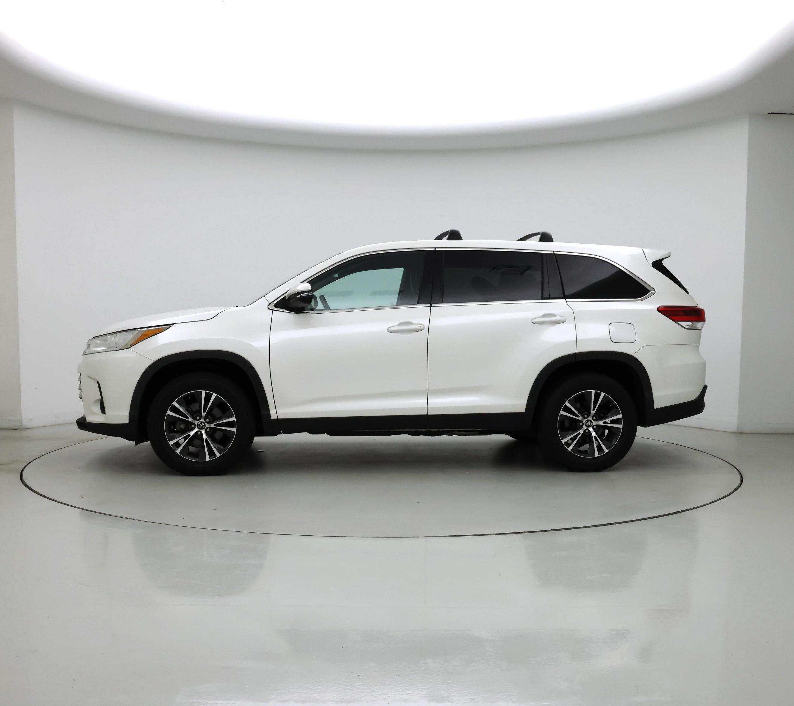 Thumbnail: 2019 Toyota Highlander - 3