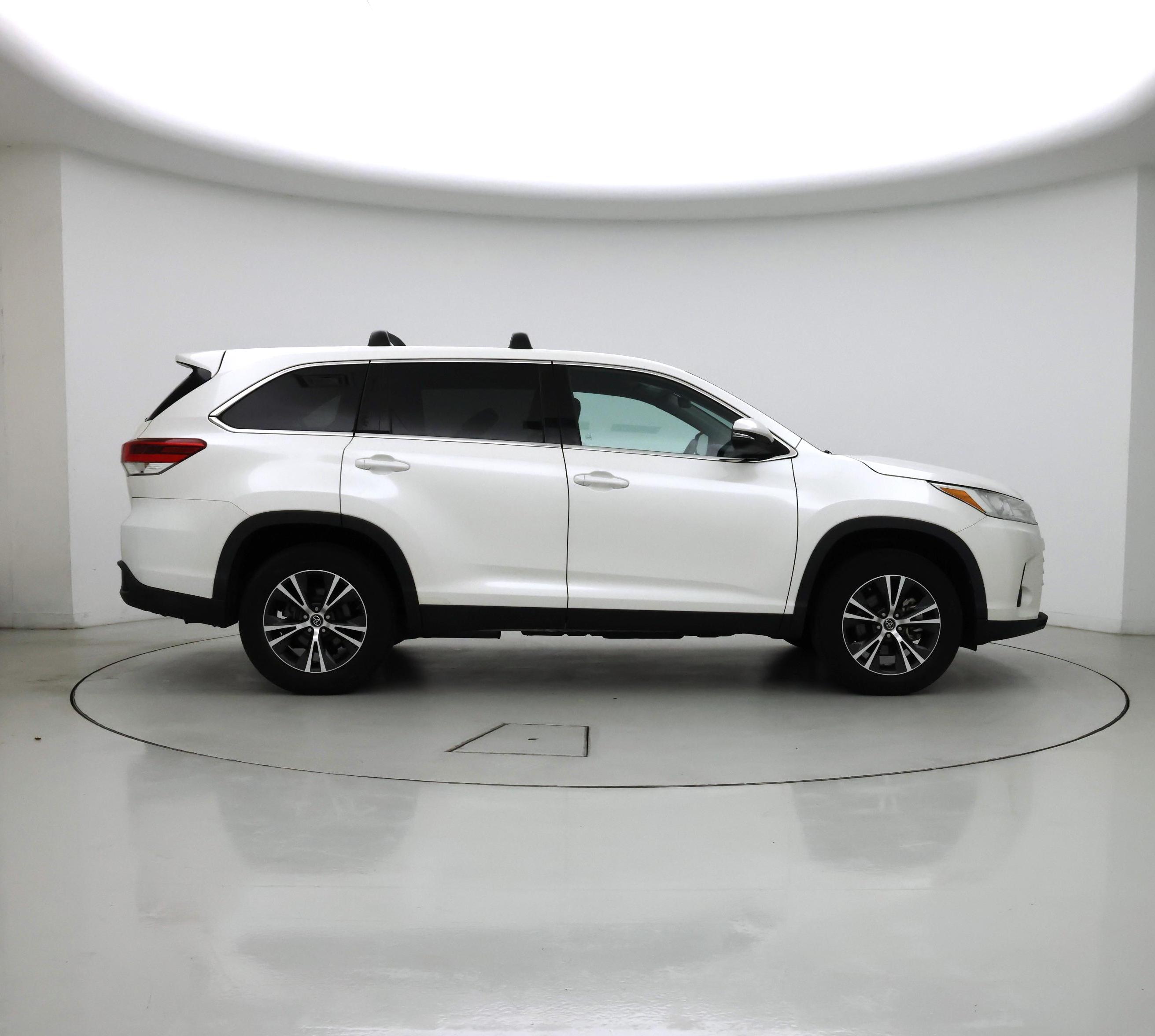 Thumbnail: 2019 Toyota Highlander - 7