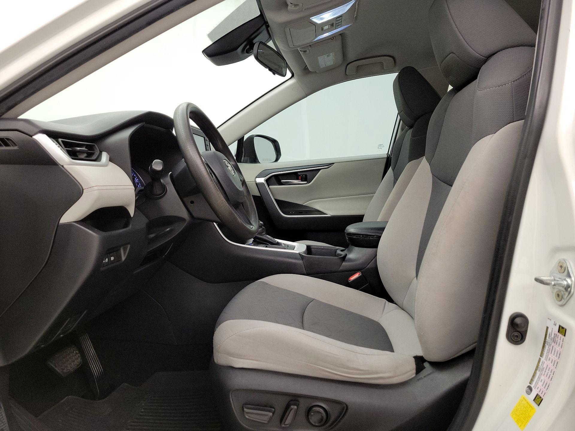 Thumbnail: 2021 Toyota RAV4 - 11
