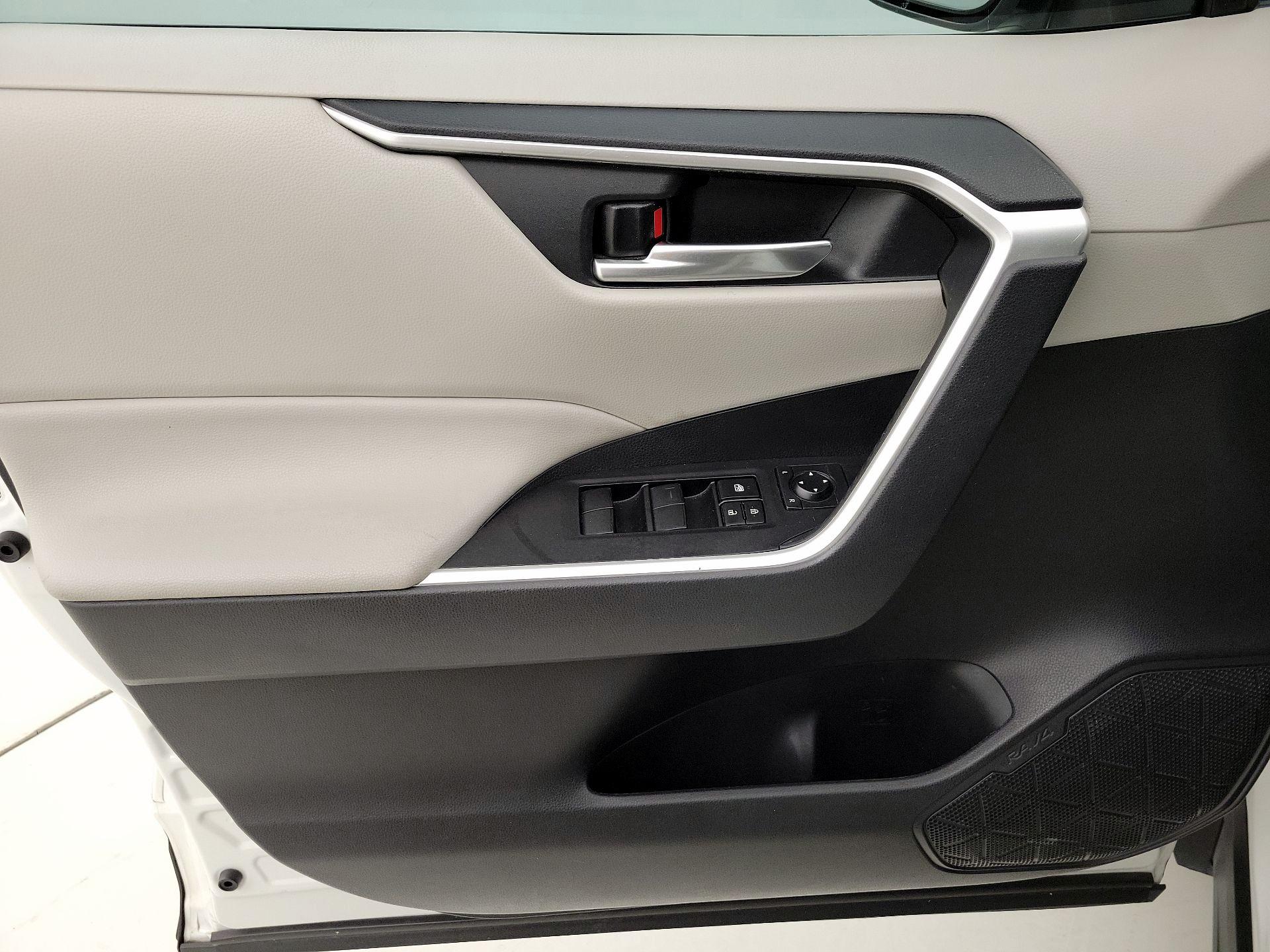 Thumbnail: 2021 Toyota RAV4 - 12