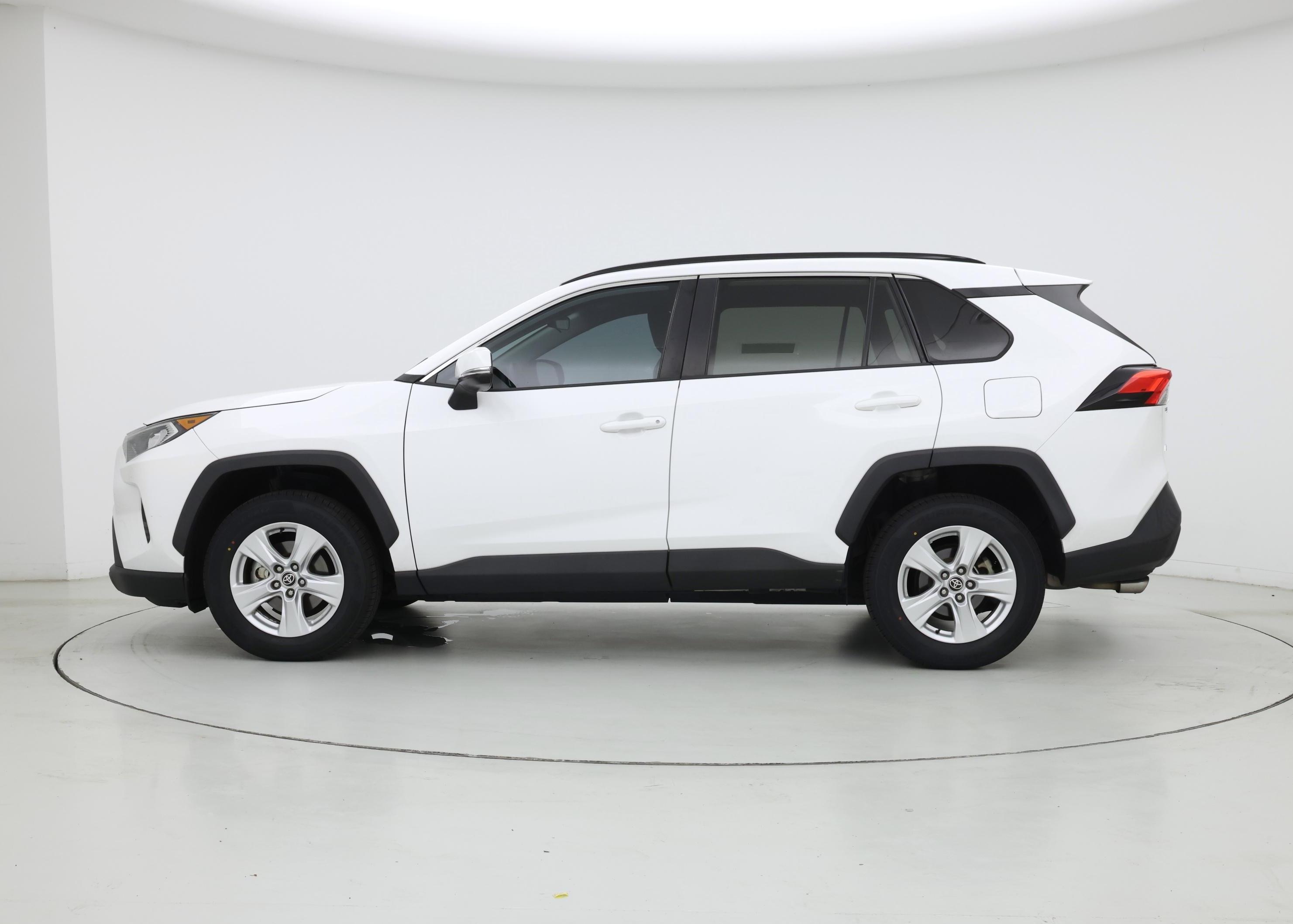 Thumbnail: 2021 Toyota RAV4 - 3