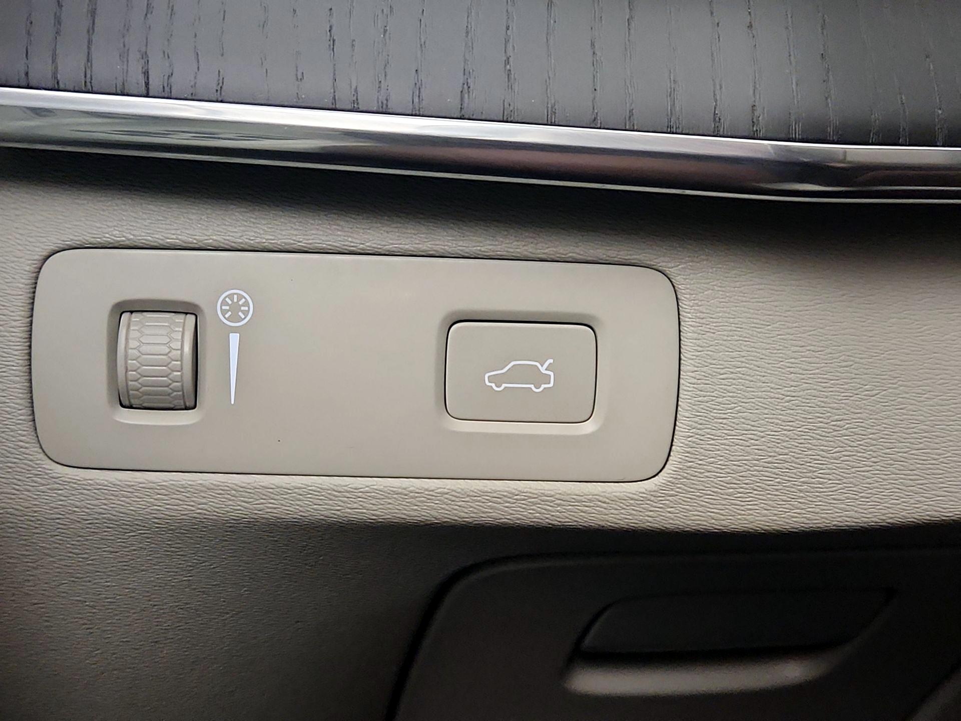 Thumbnail: 2020 Volvo XC90 - 13