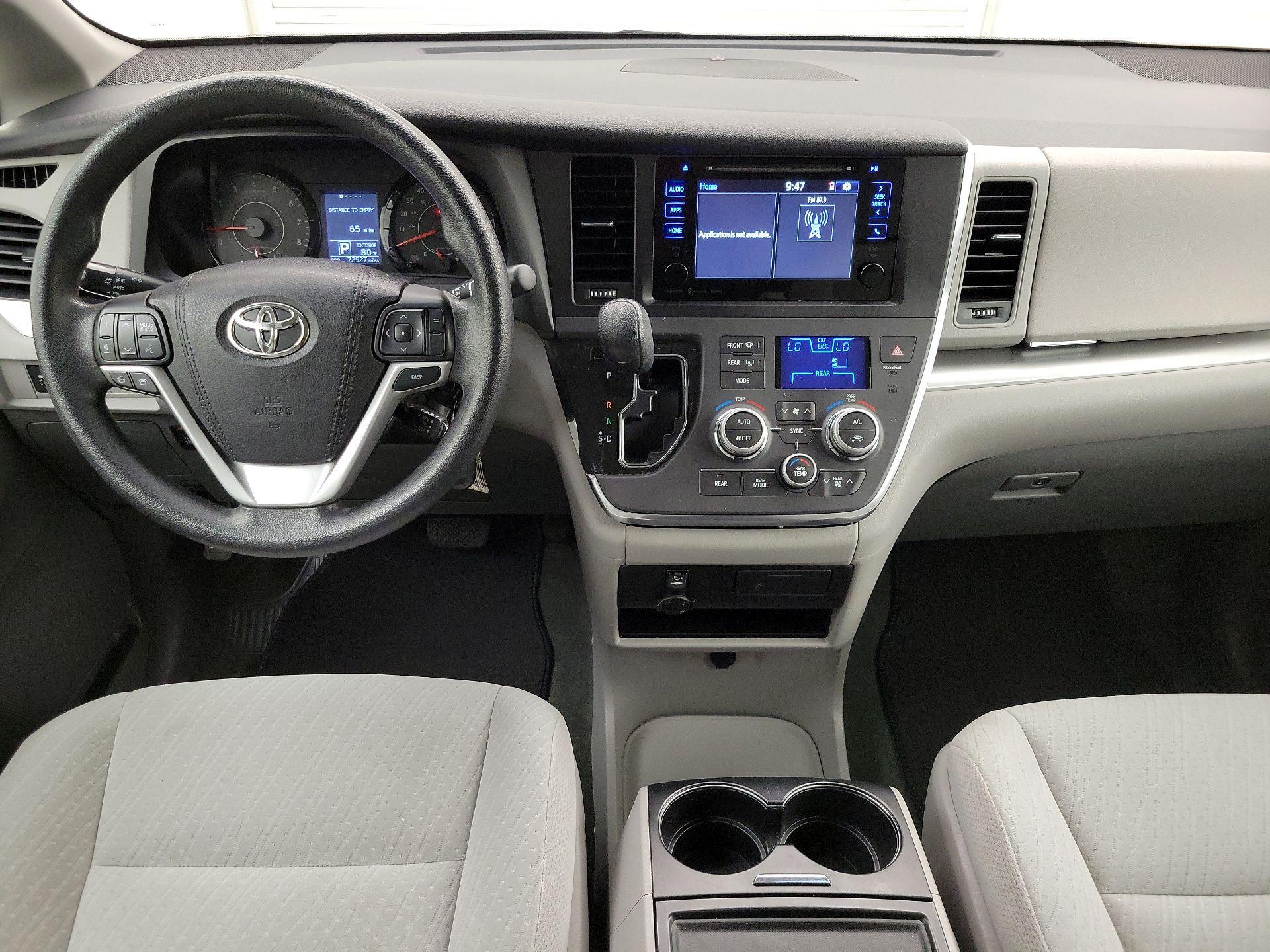 Thumbnail: 2017 Toyota Sienna - 9