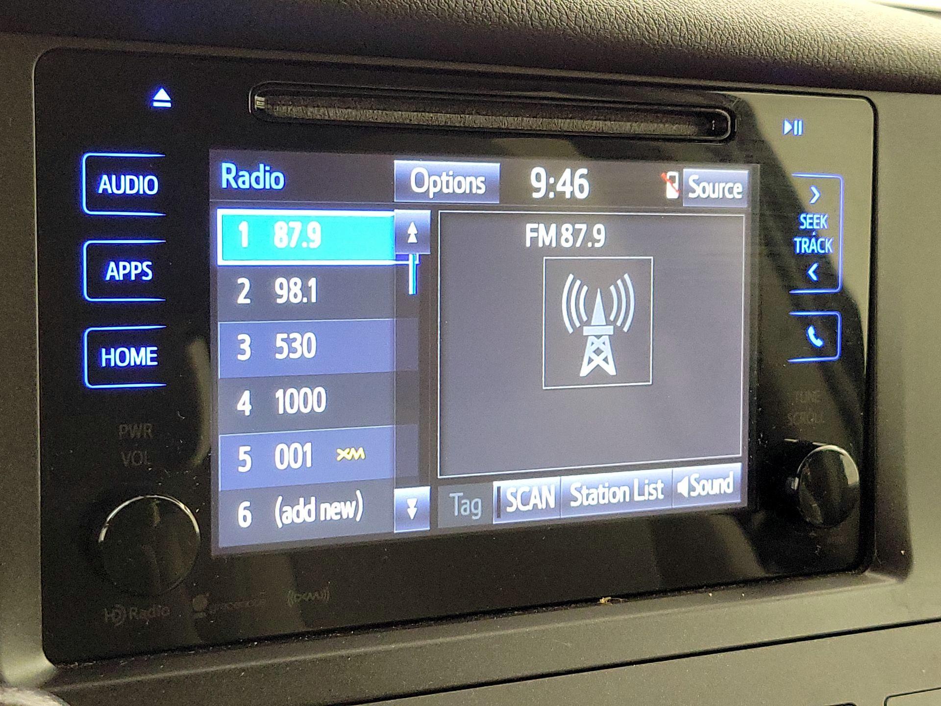 Thumbnail: 2017 Toyota Sienna - 15