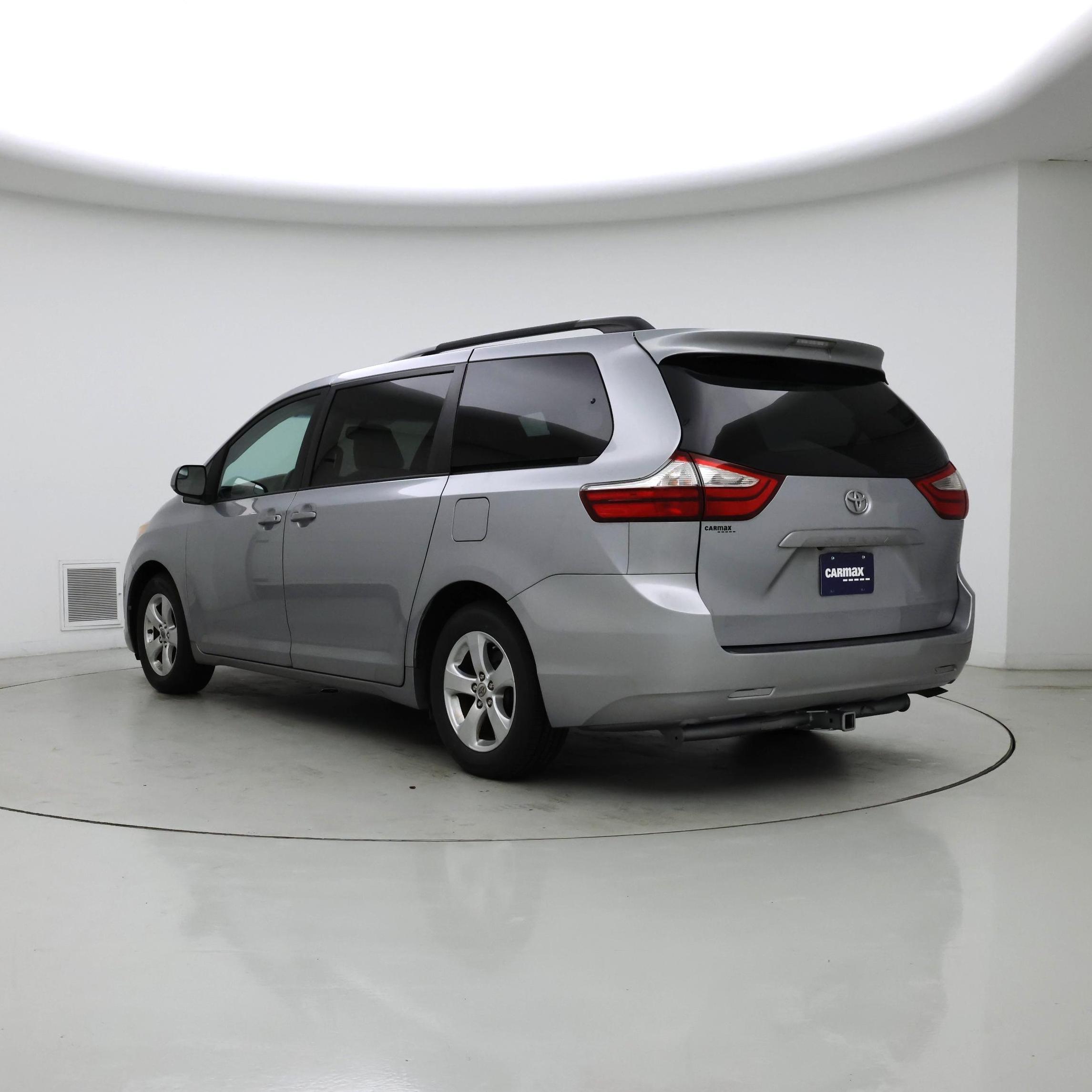 Thumbnail: 2017 Toyota Sienna - 2