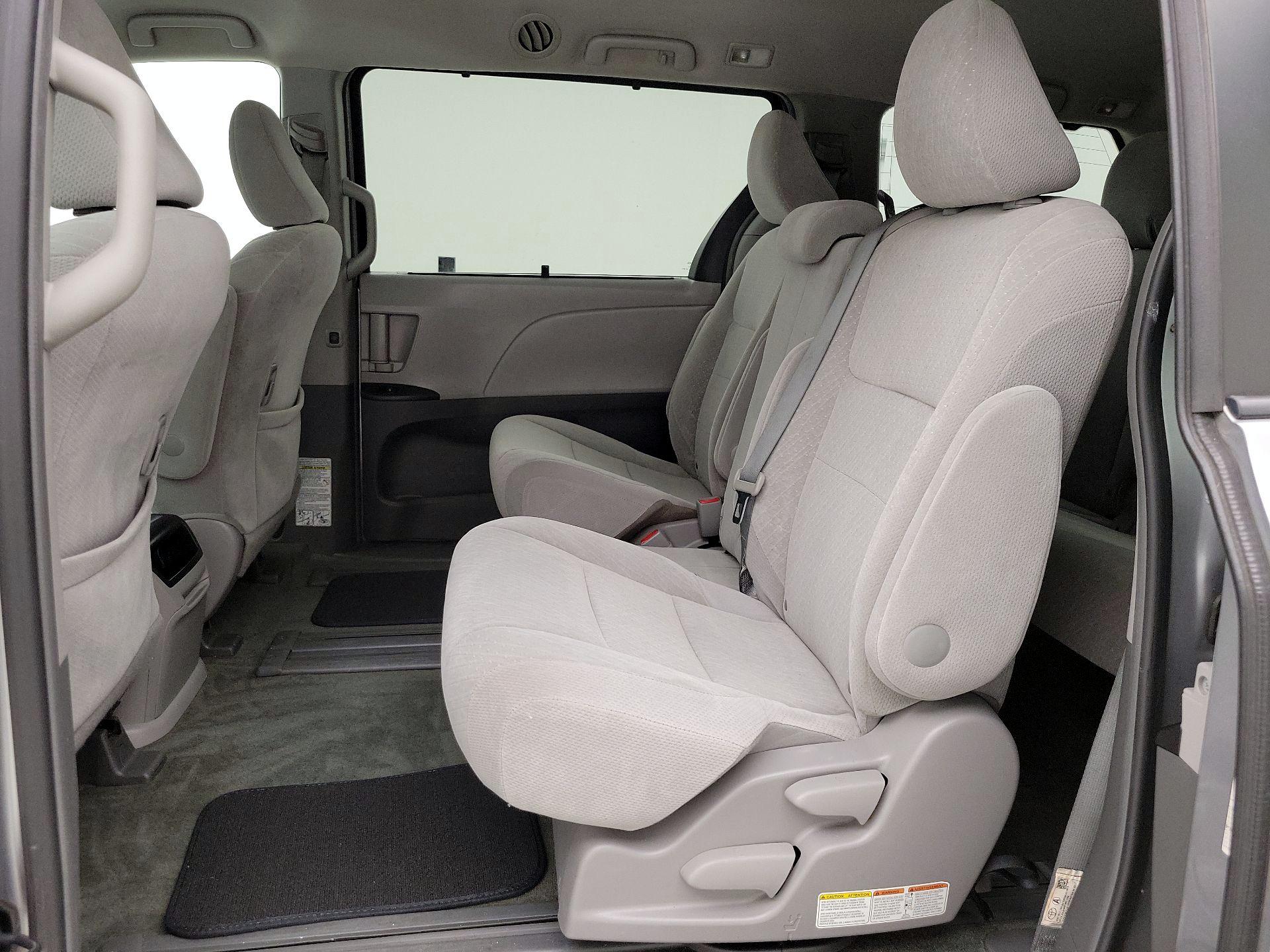 Thumbnail: 2017 Toyota Sienna - 19