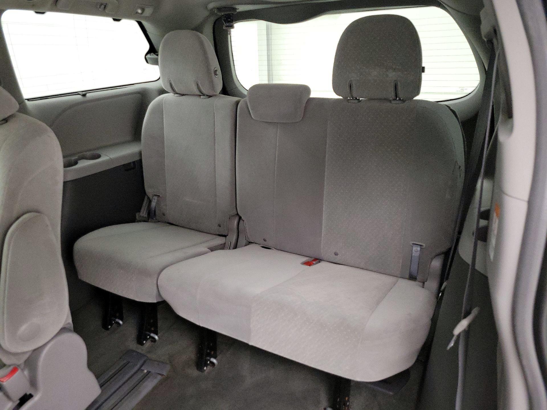 Thumbnail: 2017 Toyota Sienna - 20