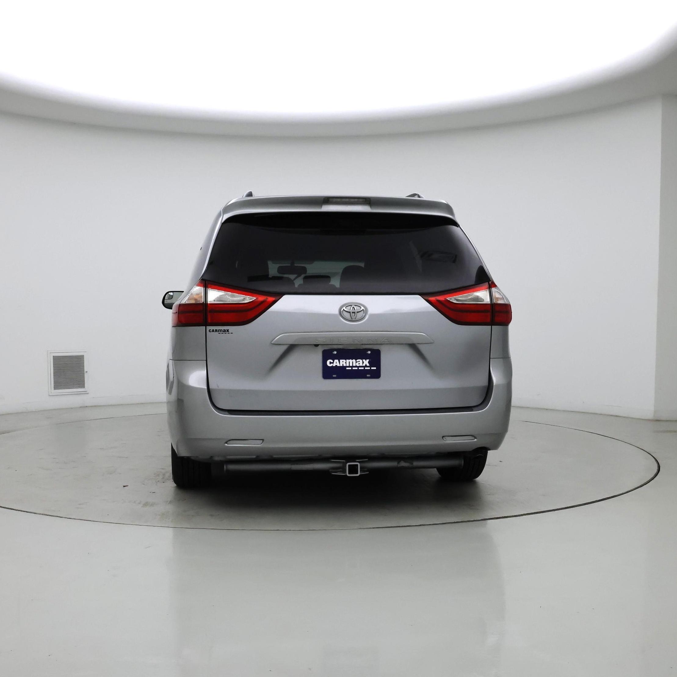 Thumbnail: 2017 Toyota Sienna - 6