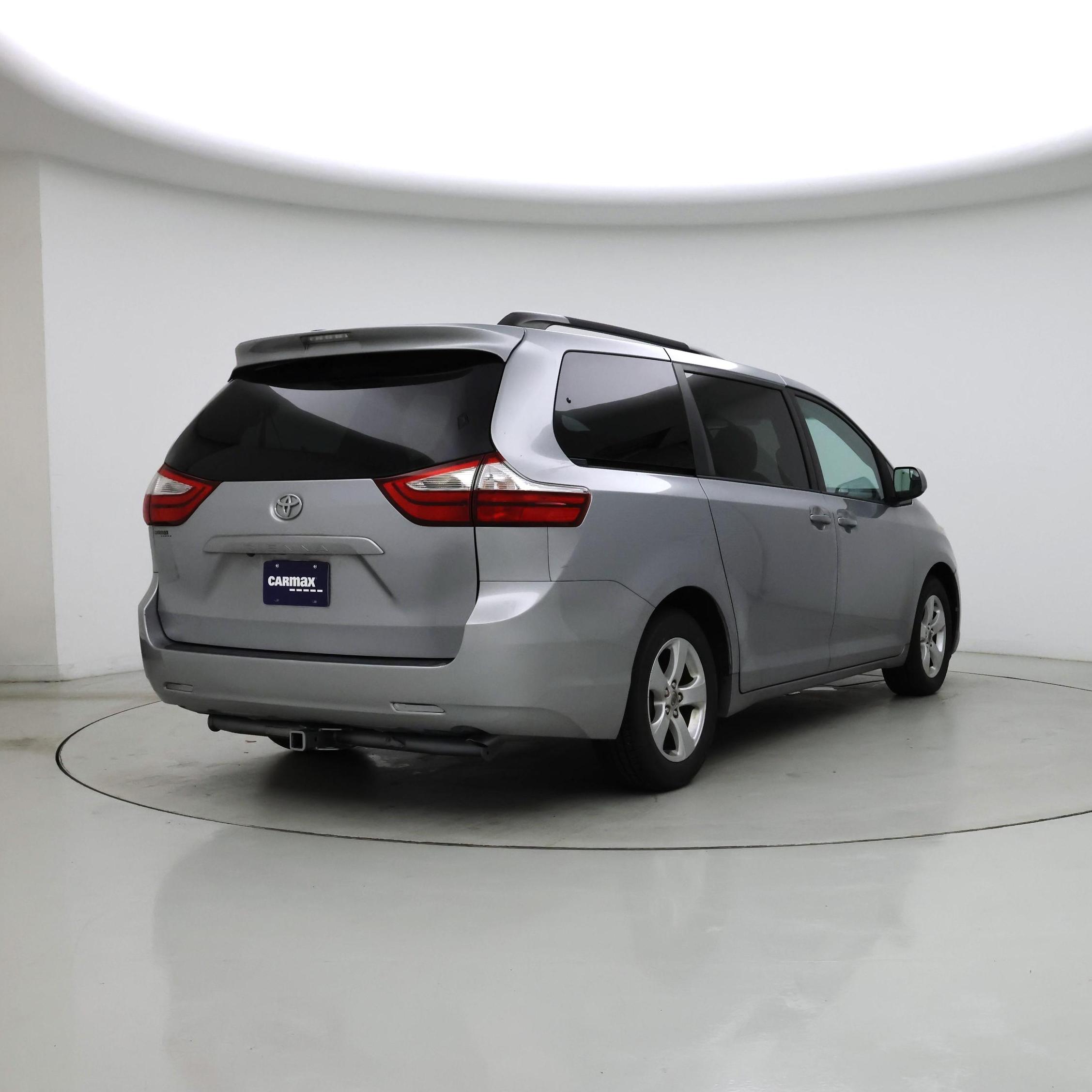 Thumbnail: 2017 Toyota Sienna - 8