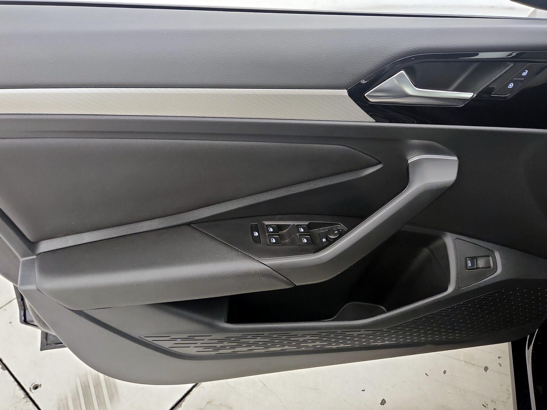 Thumbnail: 2019 Volkswagen Jetta - 12