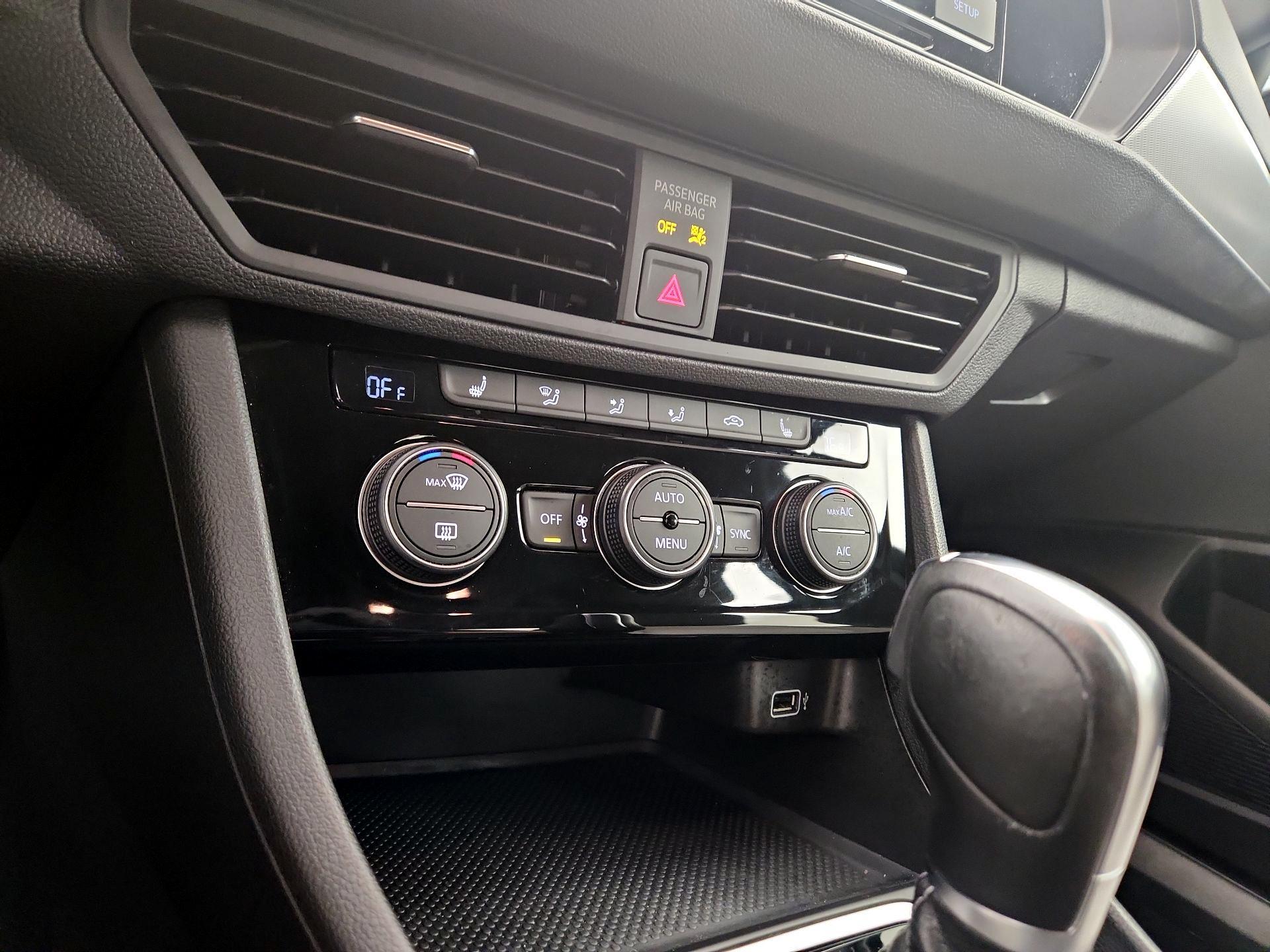 Thumbnail: 2019 Volkswagen Jetta - 16