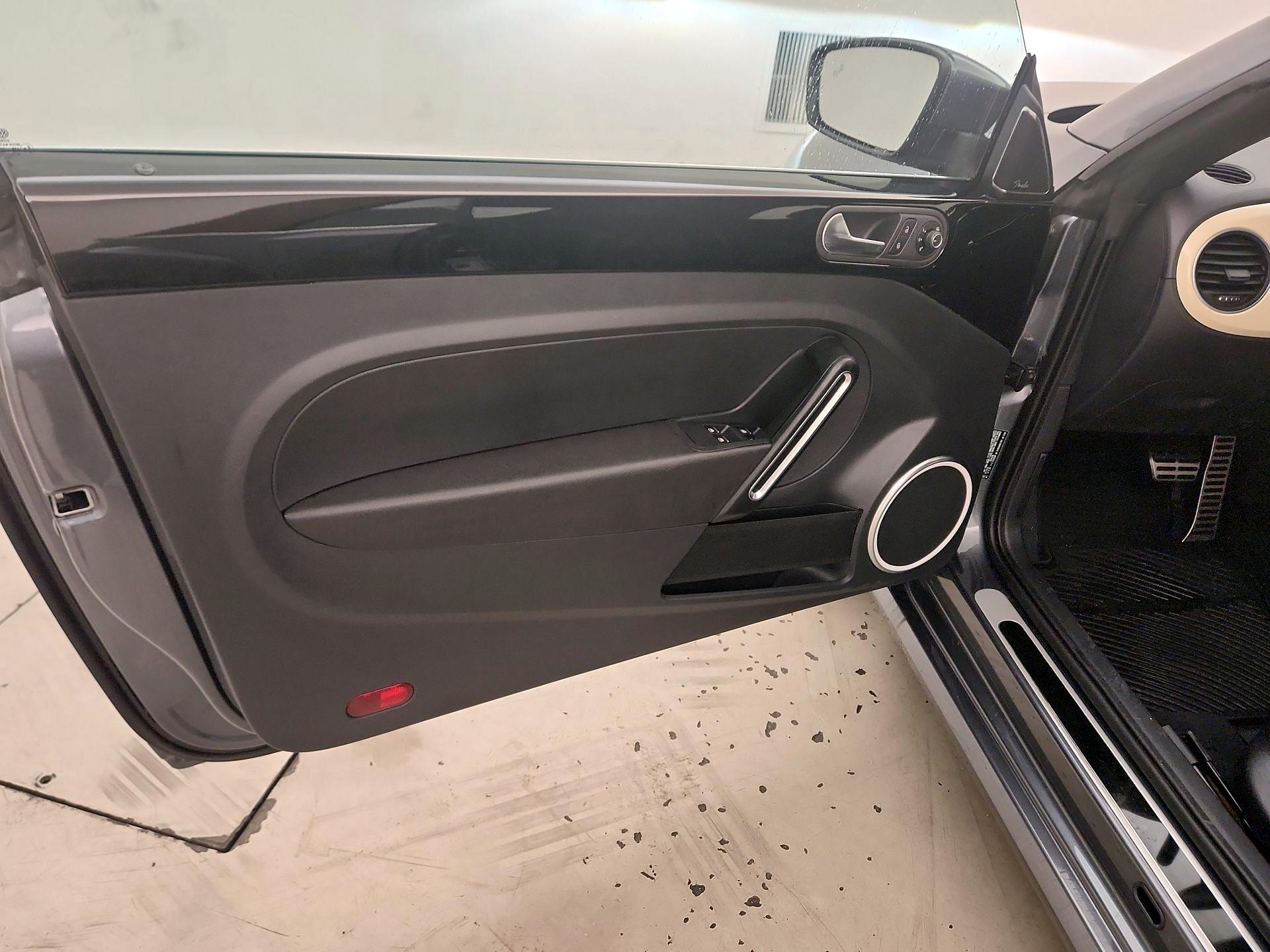 Thumbnail: 2019 Volkswagen Beetle - 12
