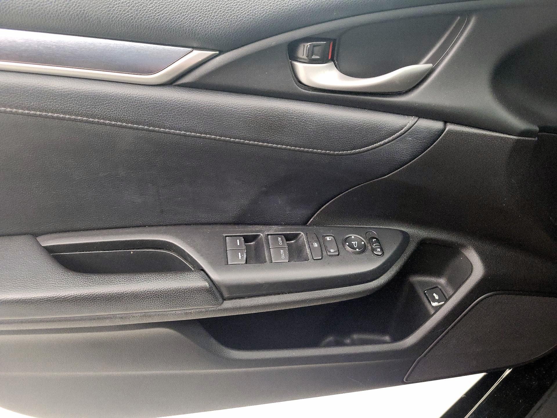 Thumbnail: 2016 Honda Civic - 12