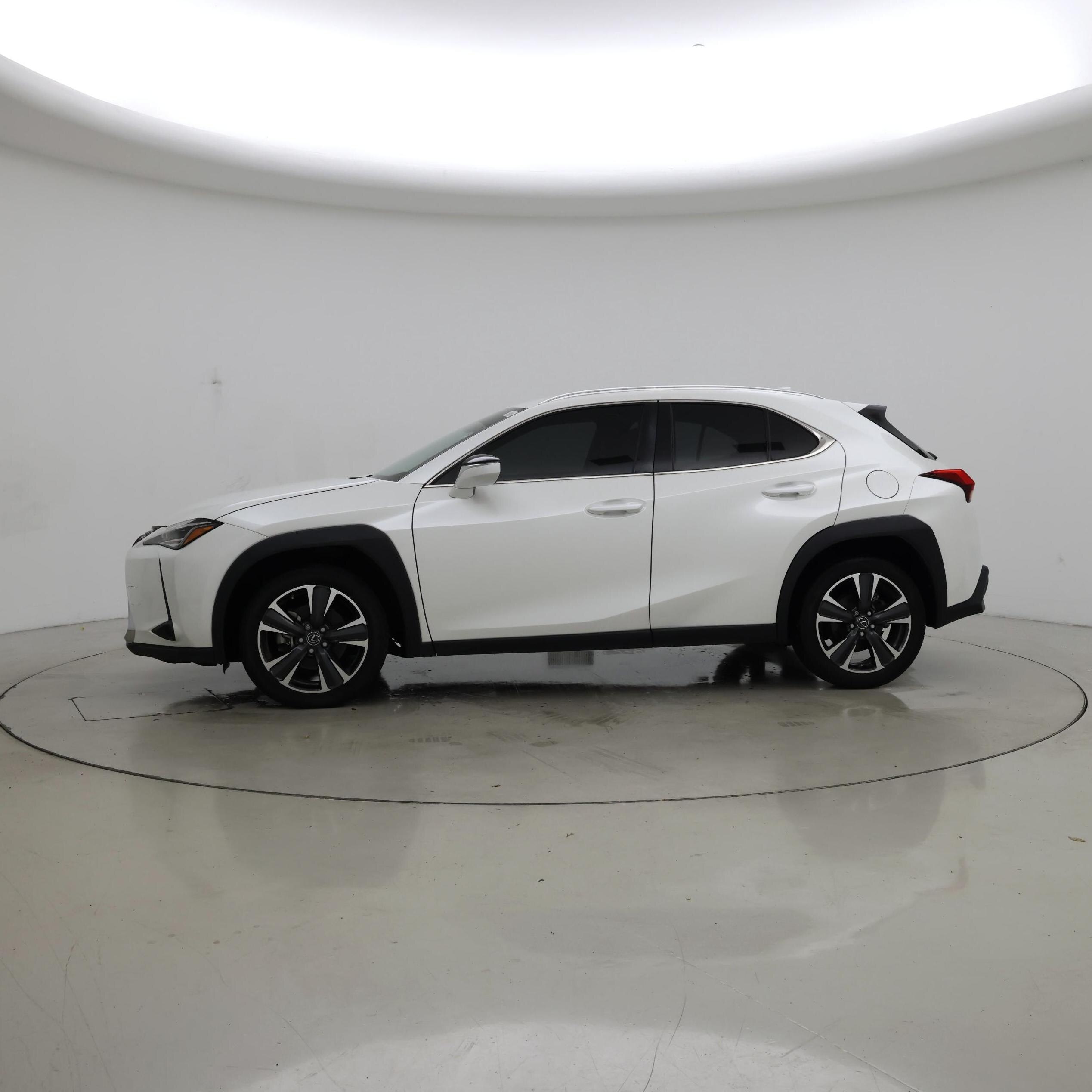 Thumbnail: 2022 Lexus UX - 3