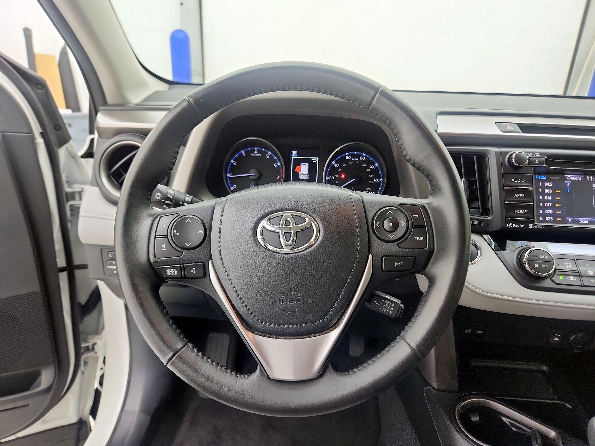 Thumbnail: 2018 Toyota RAV4 - 10