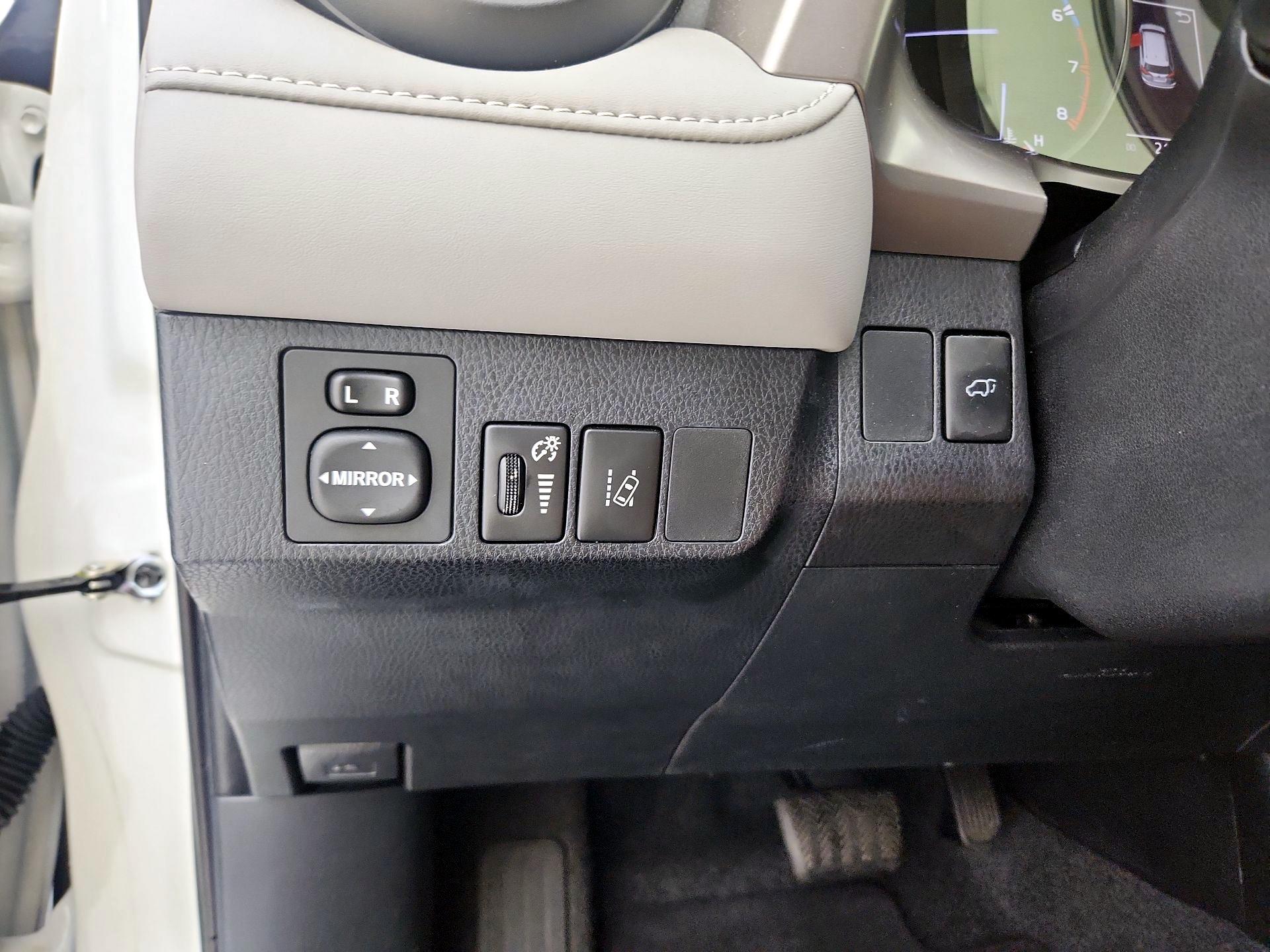 Thumbnail: 2018 Toyota RAV4 - 13