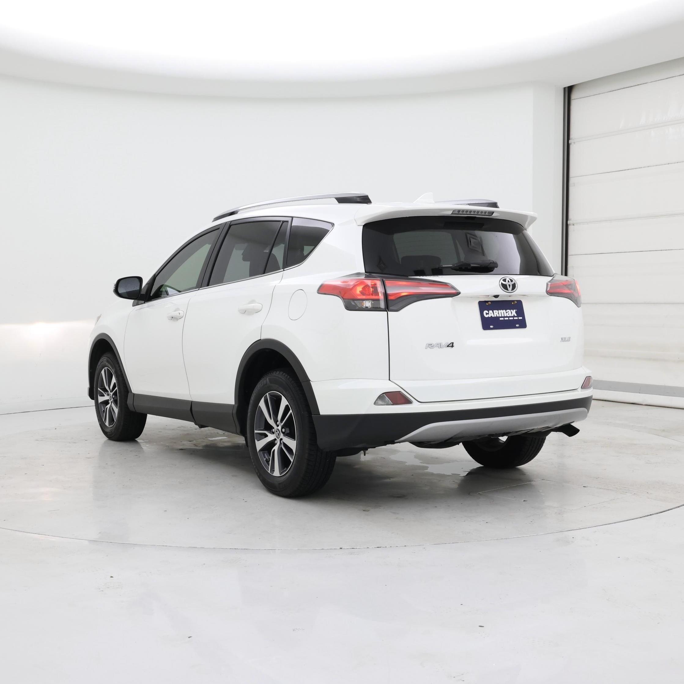 Thumbnail: 2018 Toyota RAV4 - 2