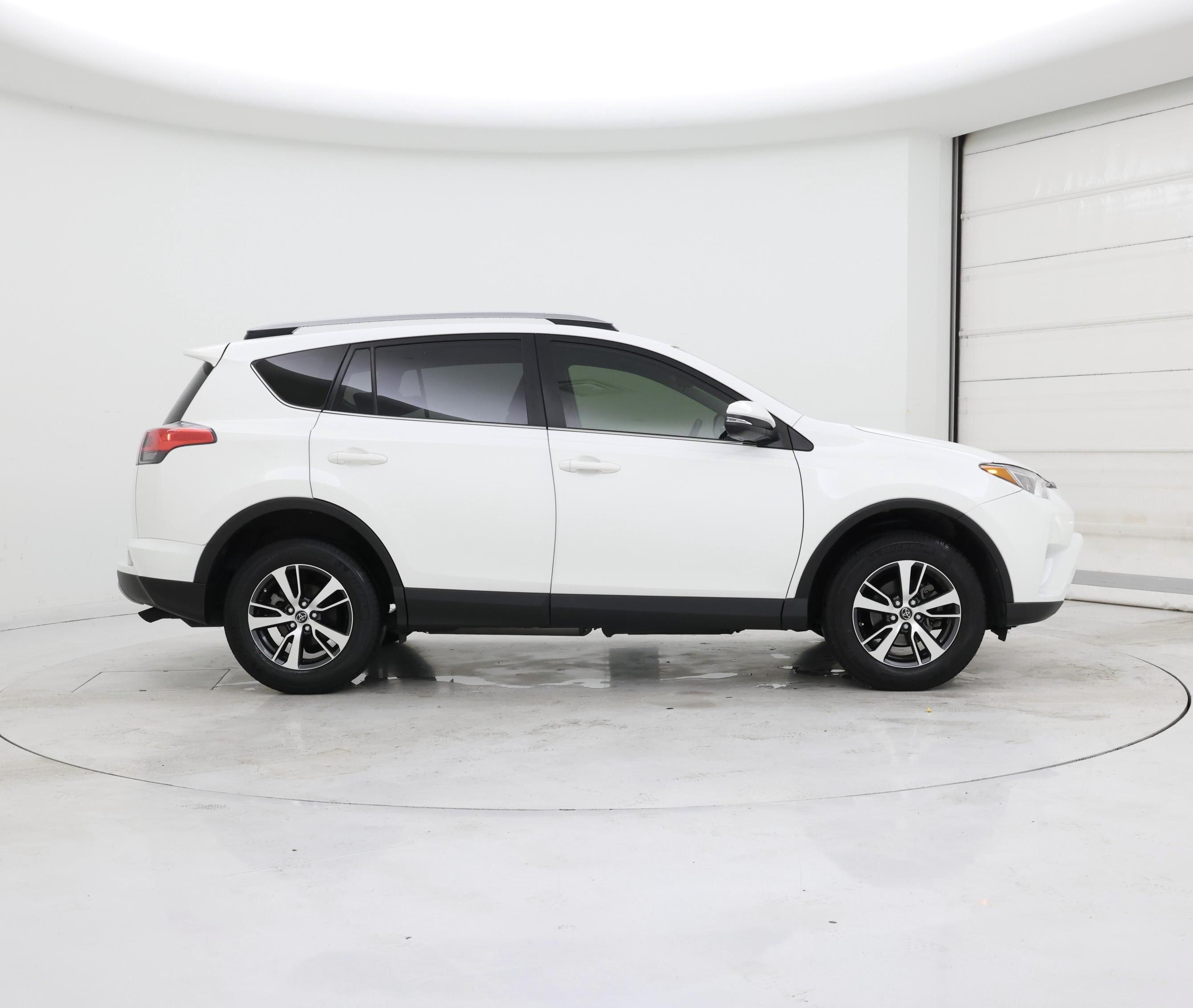 Thumbnail: 2018 Toyota RAV4 - 7