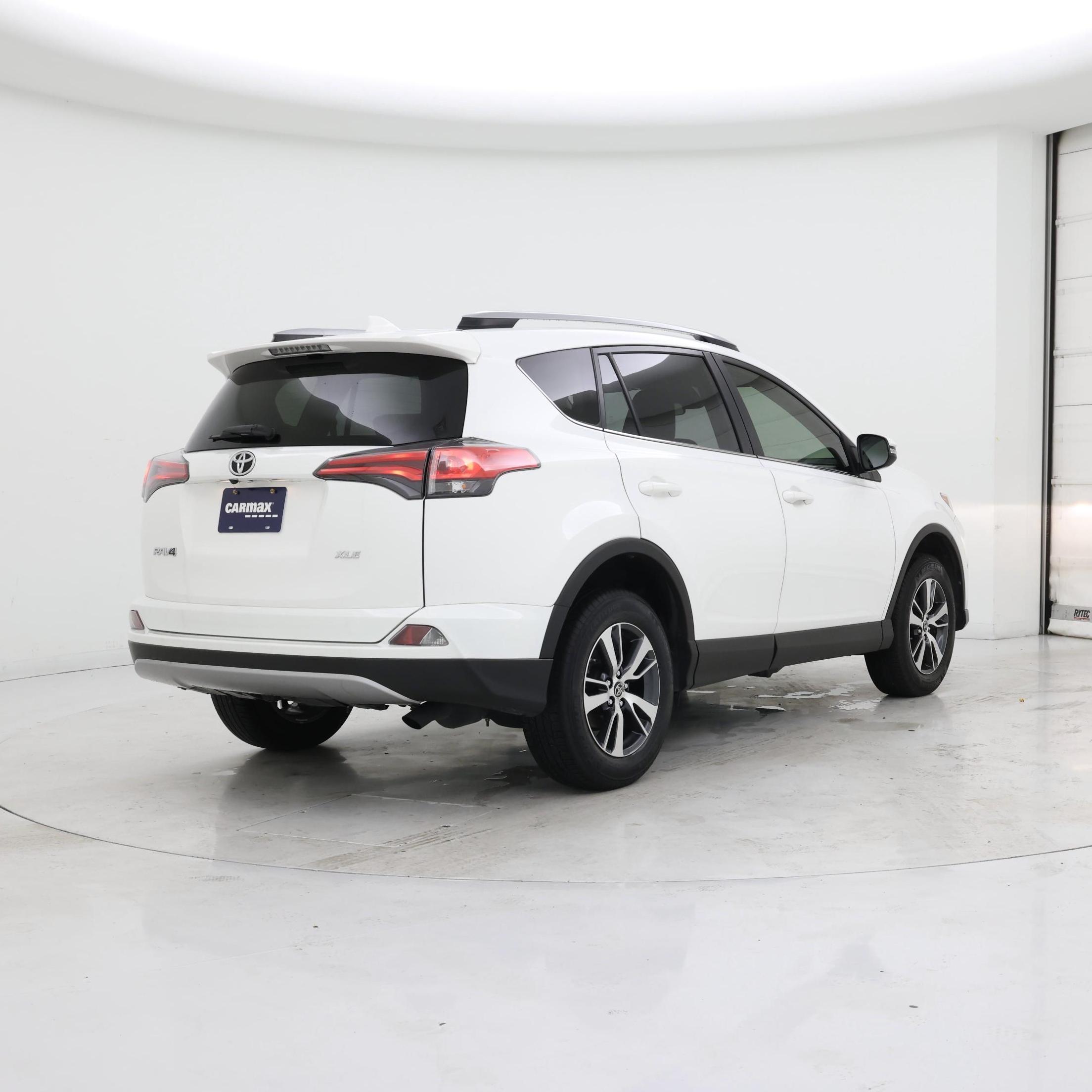 Thumbnail: 2018 Toyota RAV4 - 8