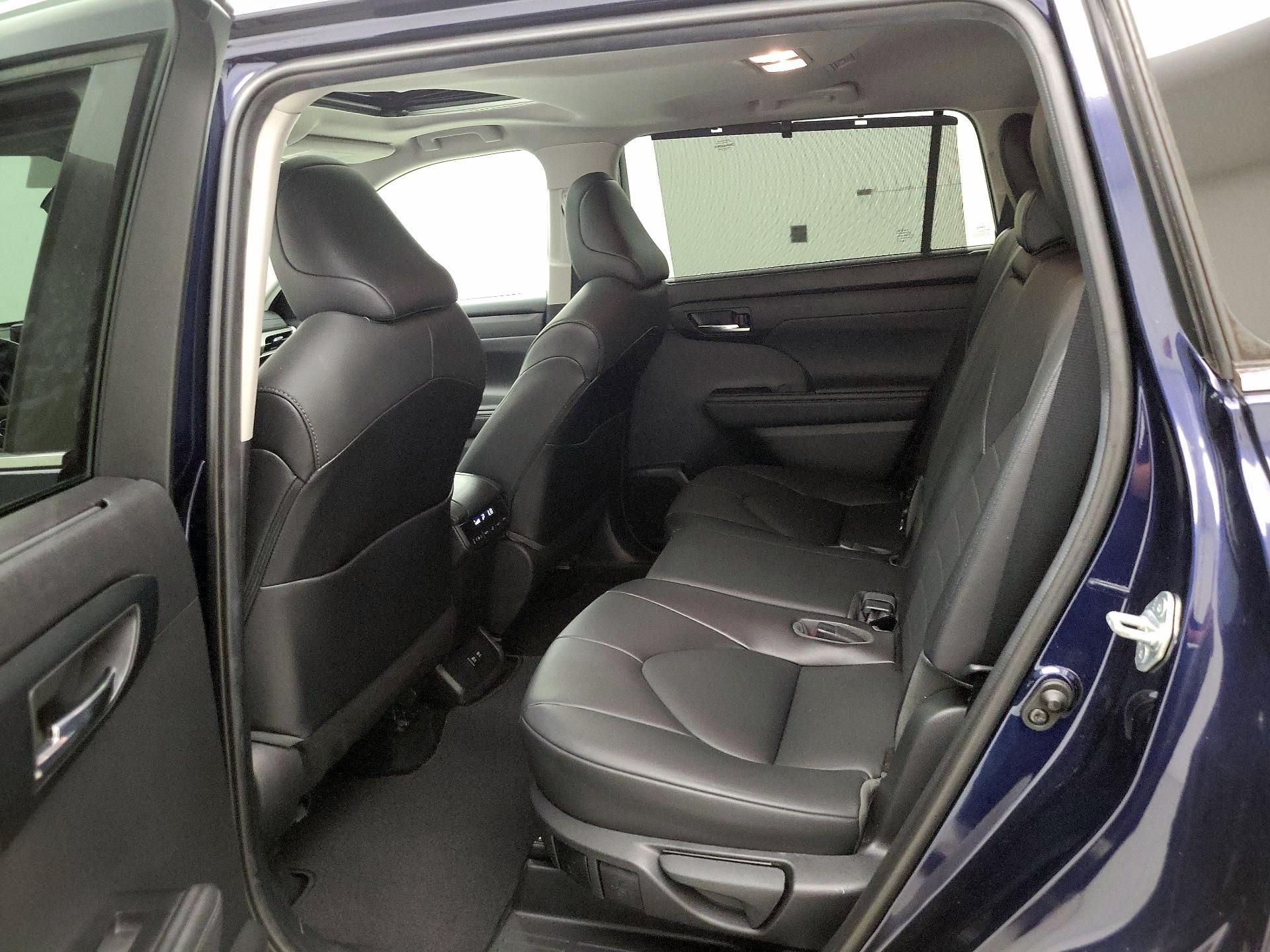 Thumbnail: 2021 Toyota Highlander - 20