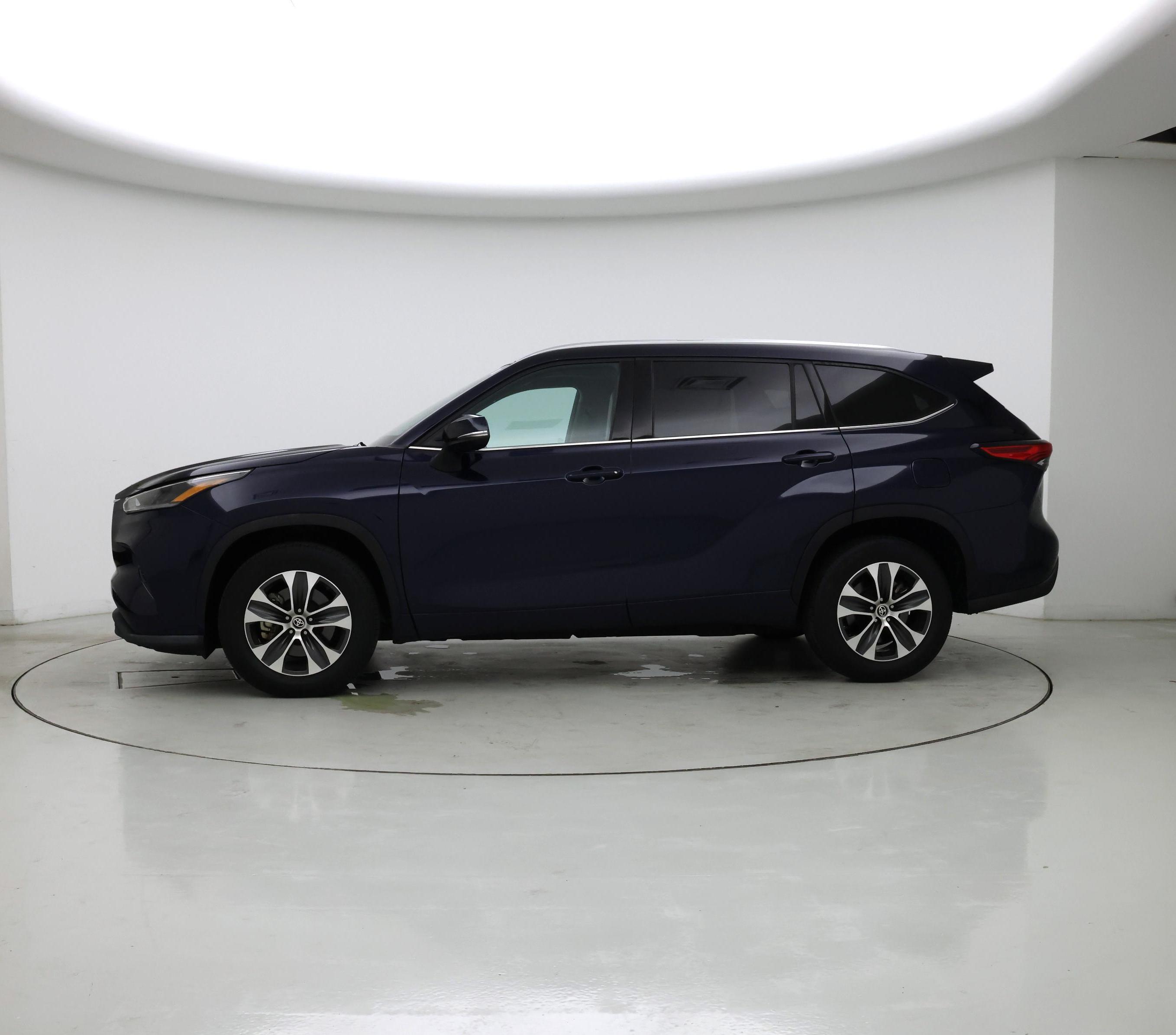 Thumbnail: 2021 Toyota Highlander - 3