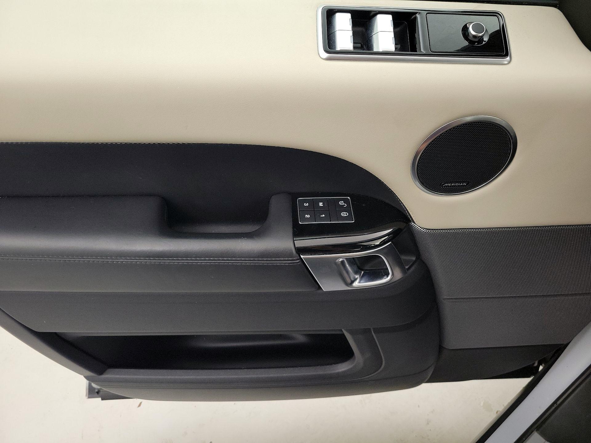 Thumbnail: 2020 Land Rover Range Rover Sport - 12
