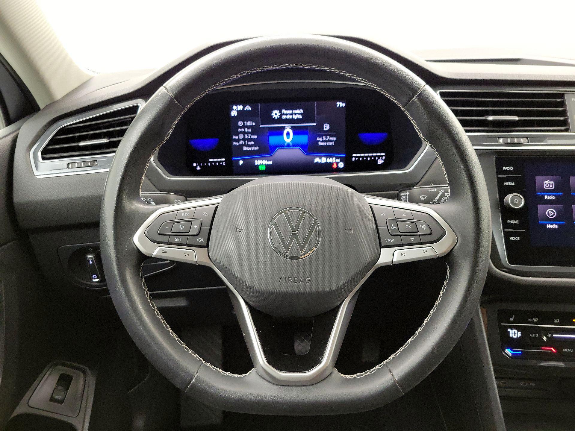Thumbnail: 2022 Volkswagen Tiguan - 10