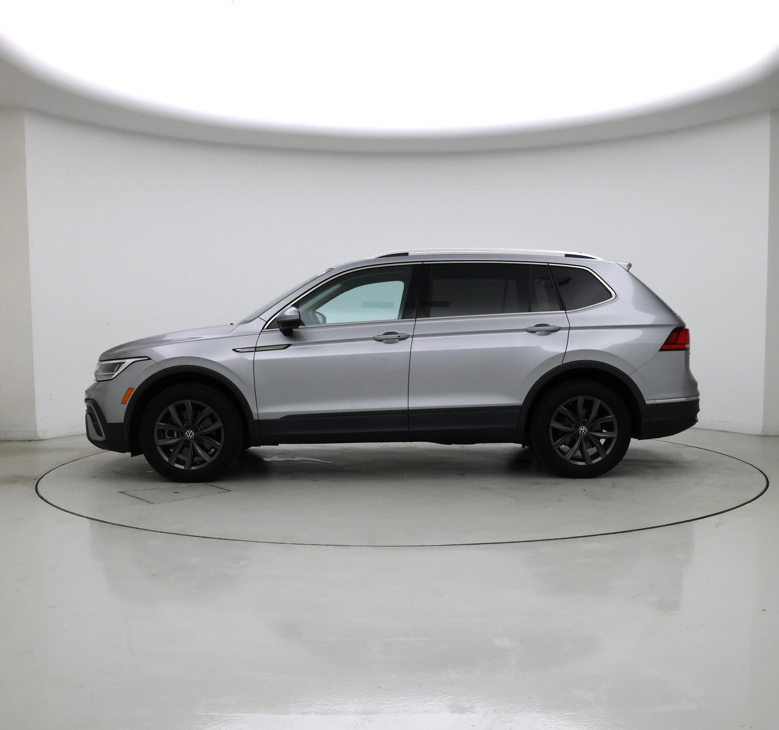 Thumbnail: 2022 Volkswagen Tiguan - 3