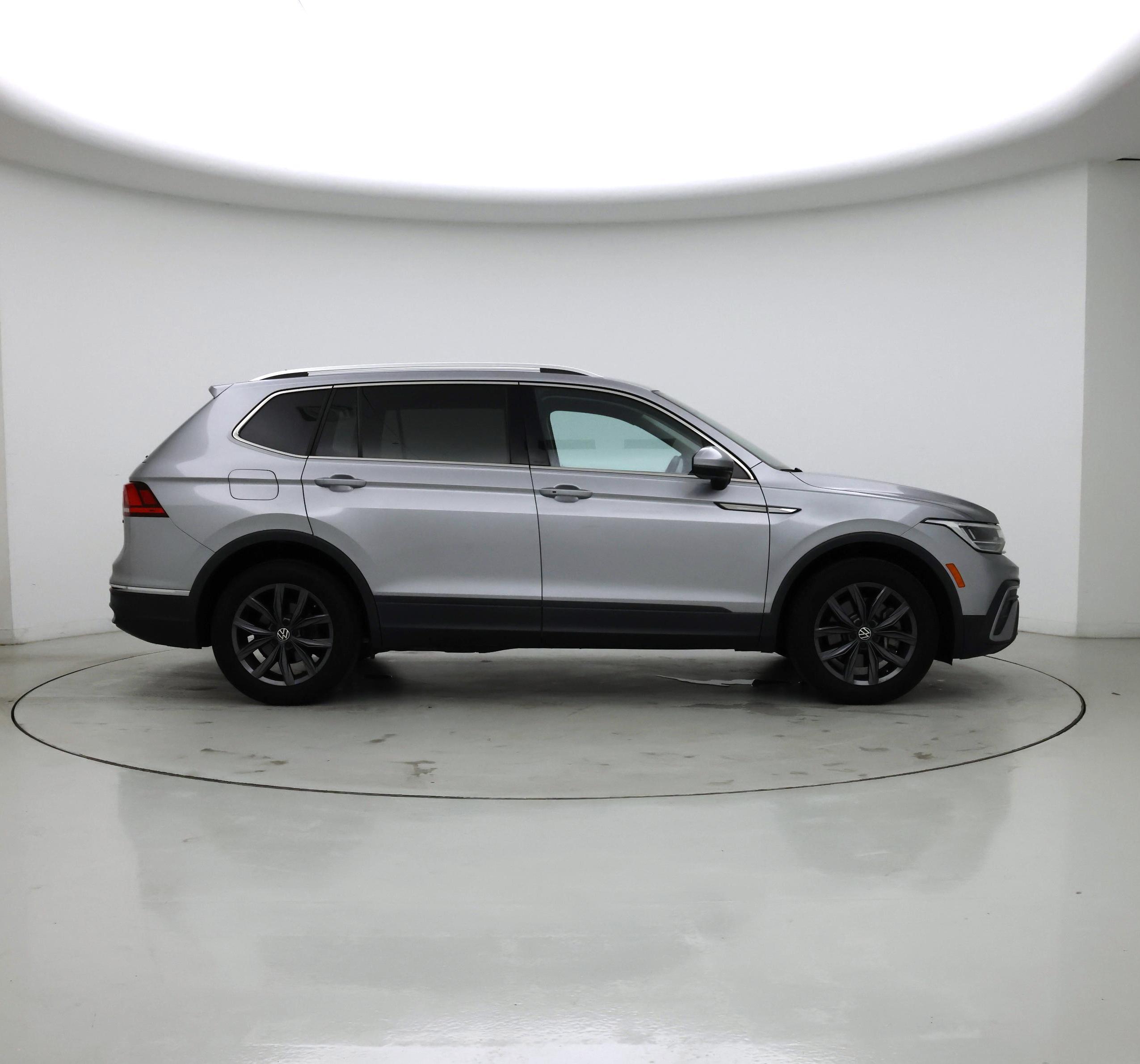 Thumbnail: 2022 Volkswagen Tiguan - 7