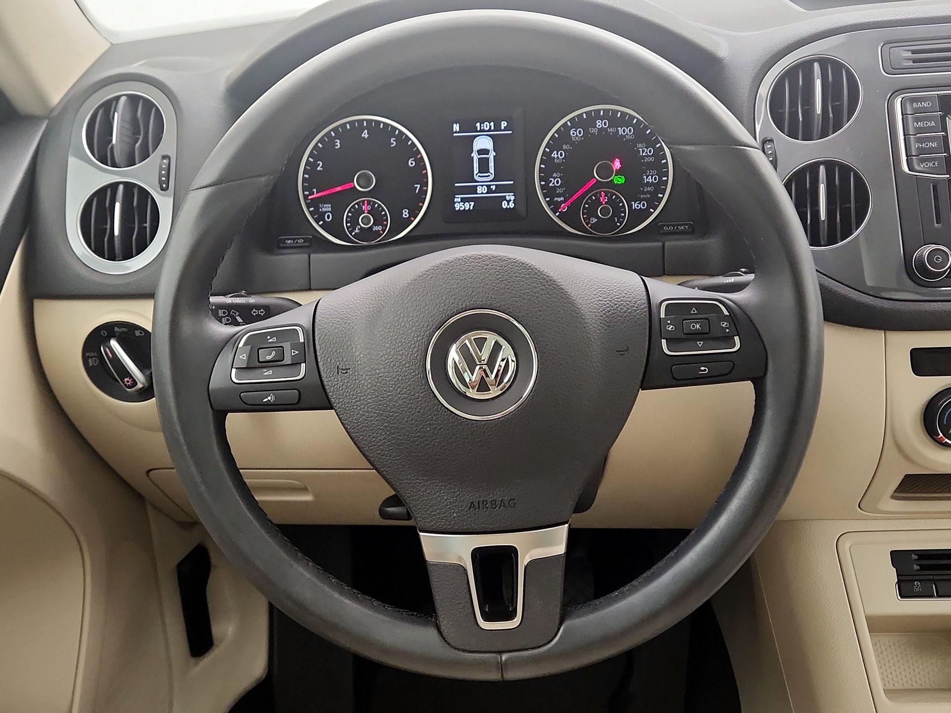 Thumbnail: 2016 Volkswagen Tiguan - 10
