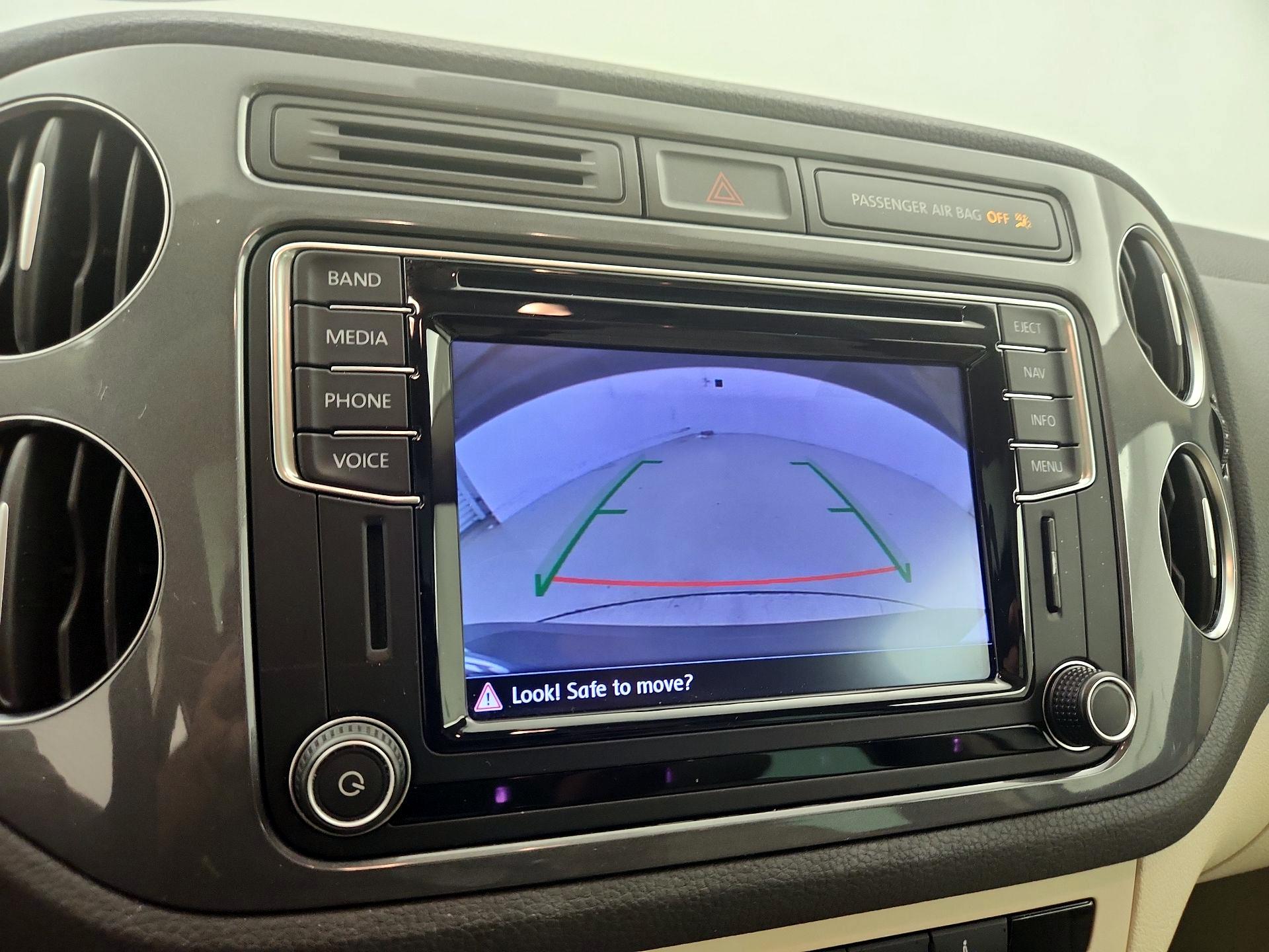 Thumbnail: 2016 Volkswagen Tiguan - 15