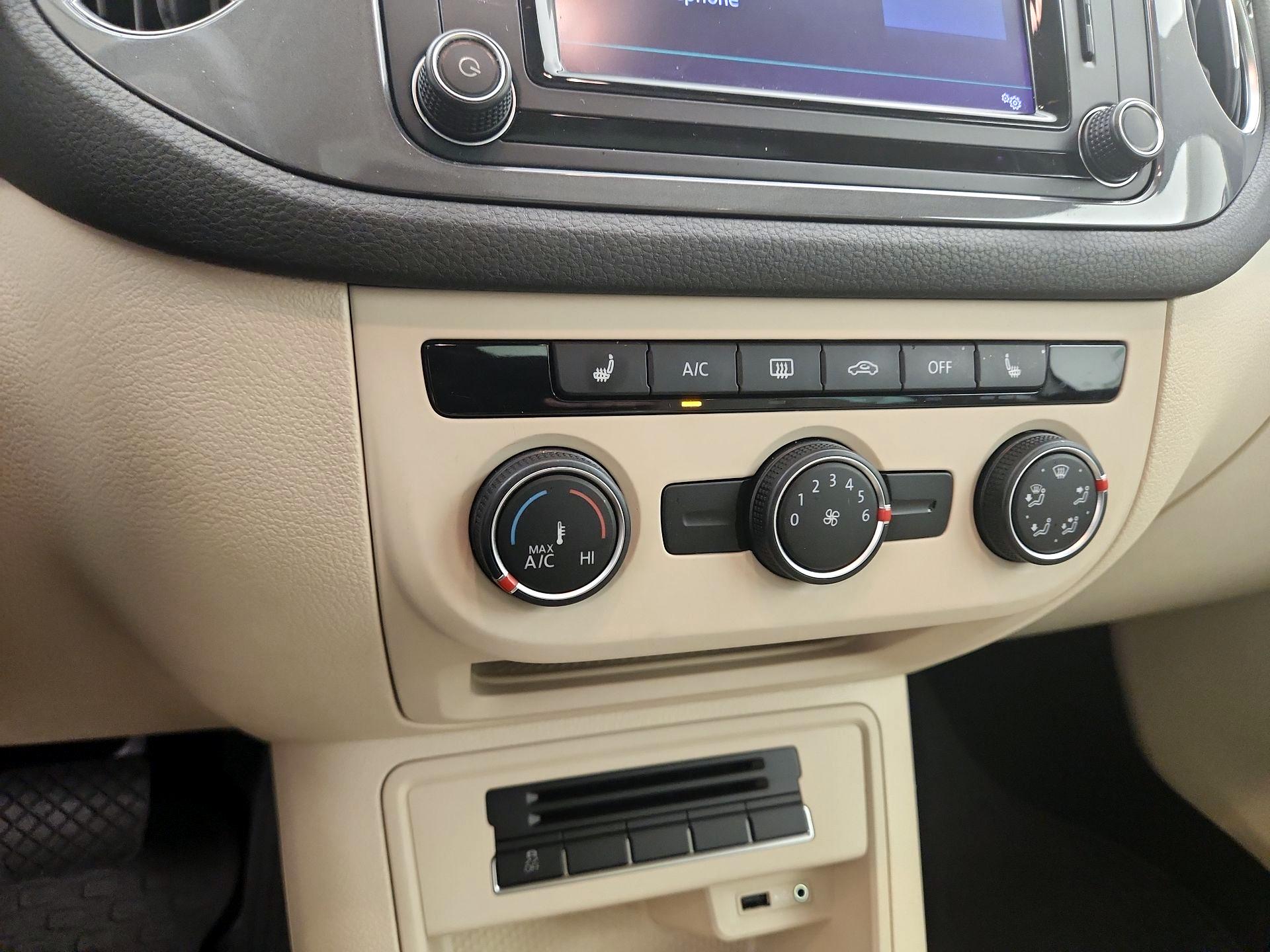 Thumbnail: 2016 Volkswagen Tiguan - 17