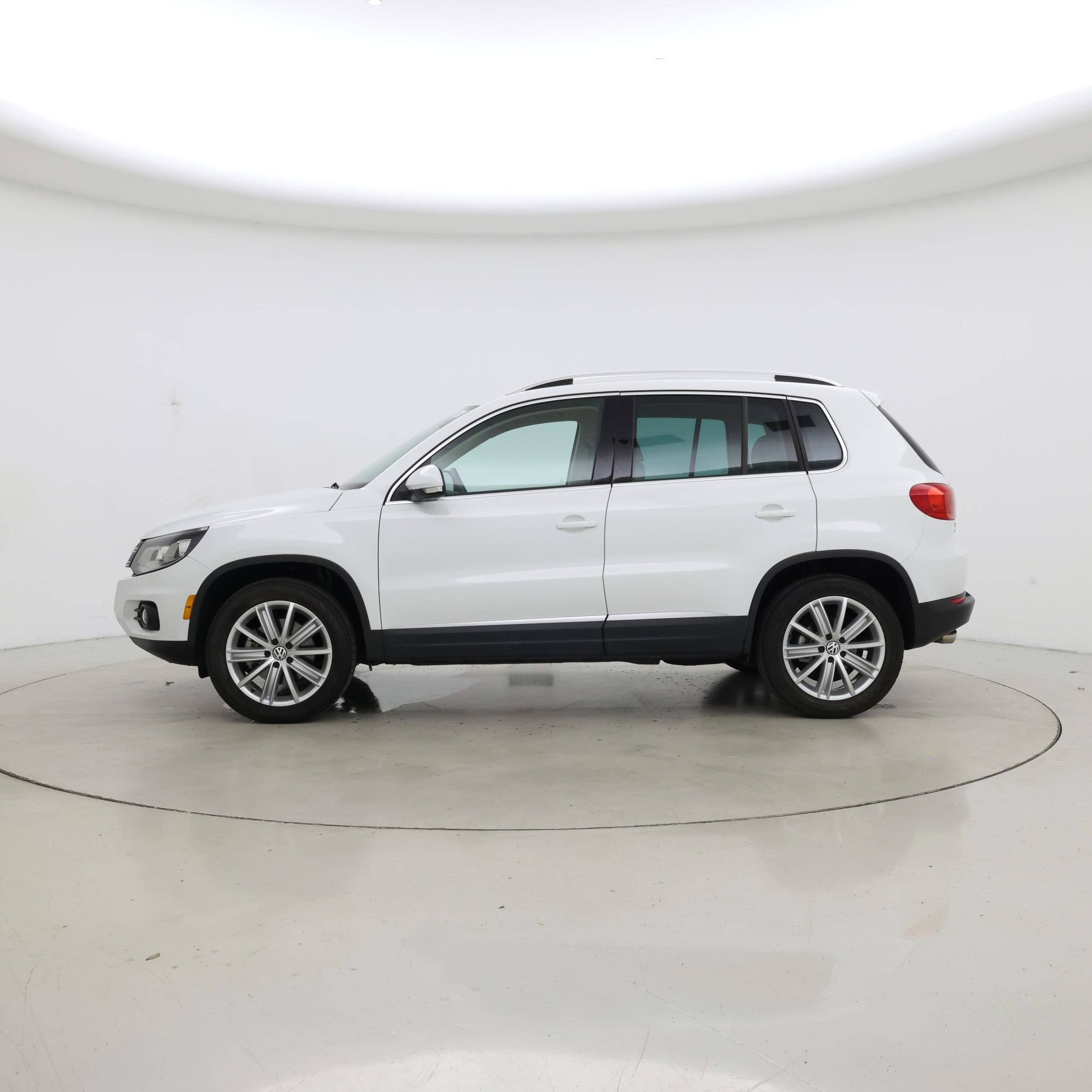 Thumbnail: 2016 Volkswagen Tiguan - 3
