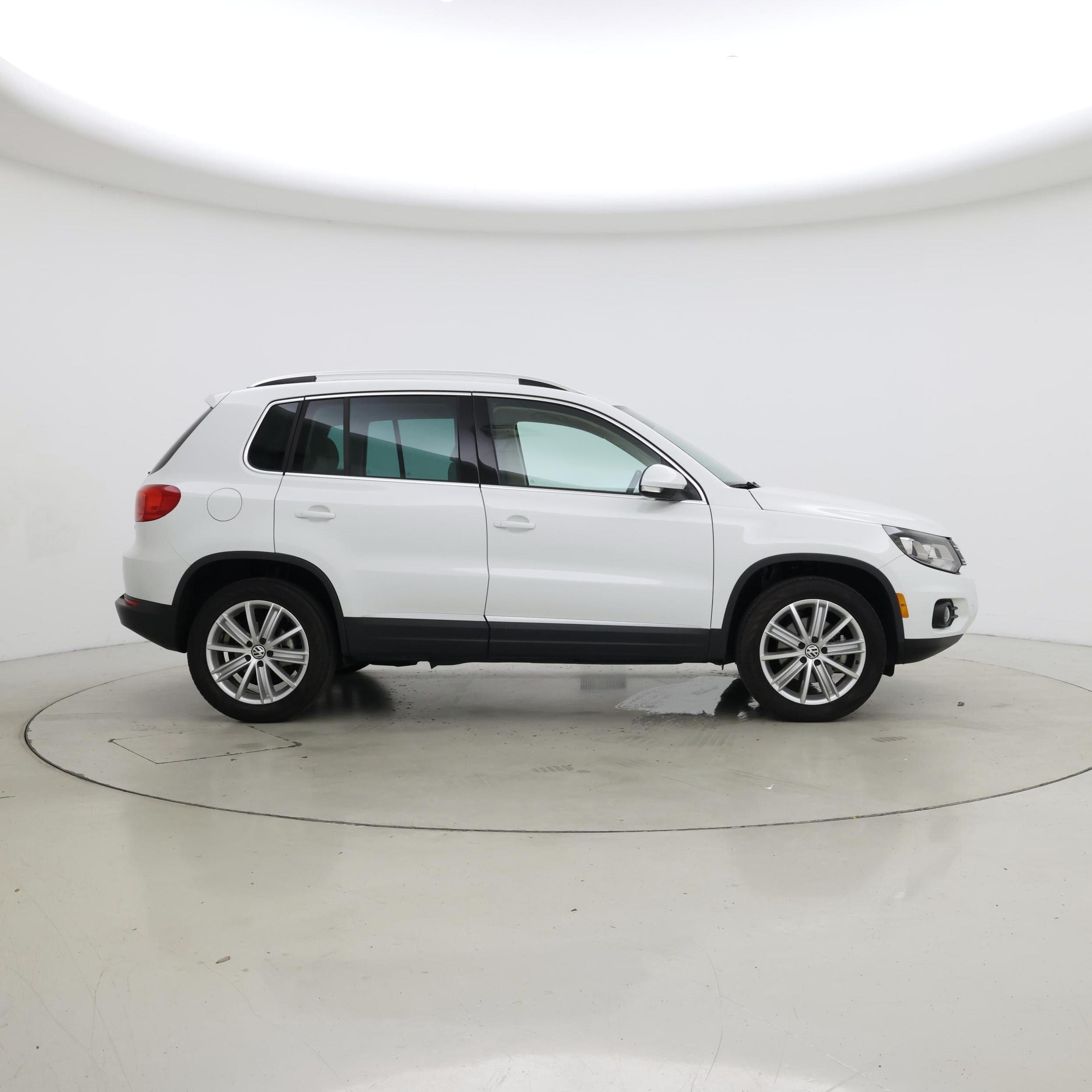 Thumbnail: 2016 Volkswagen Tiguan - 7