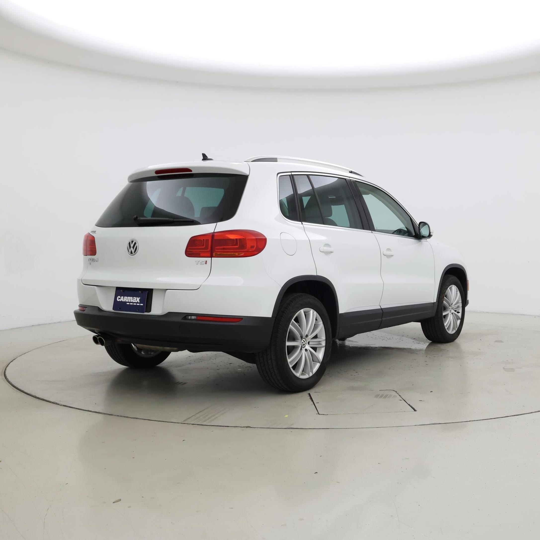 Thumbnail: 2016 Volkswagen Tiguan - 8