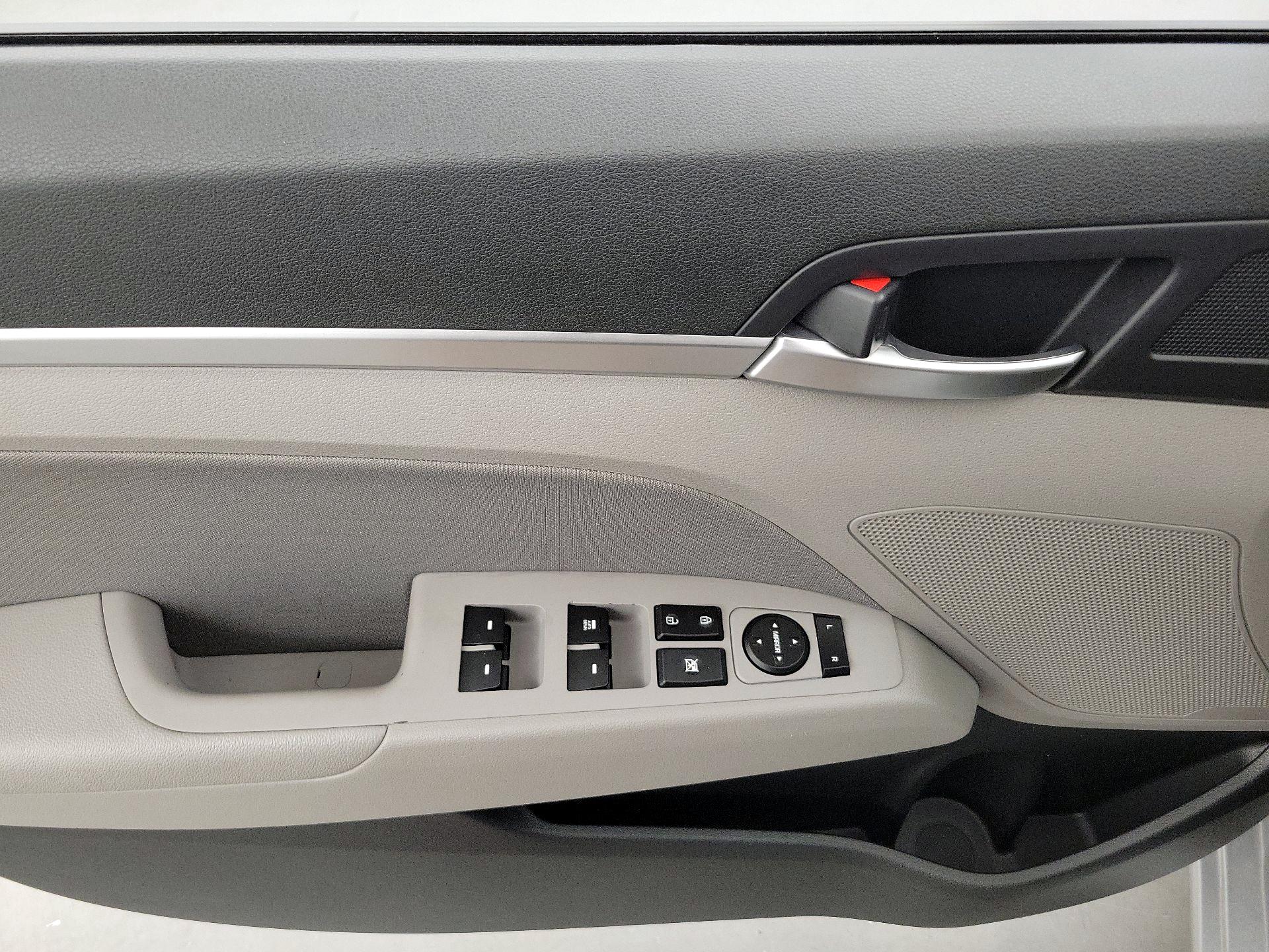 Thumbnail: 2019 Hyundai Elantra - 12